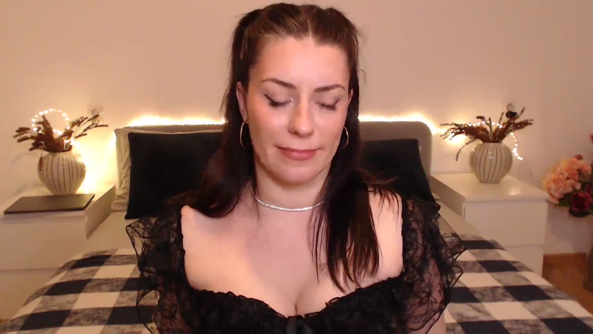 Gallery image thumbnail from BlueStocking's myfreecams stream on, 11/30/2024, 19:10 image 12 of 20