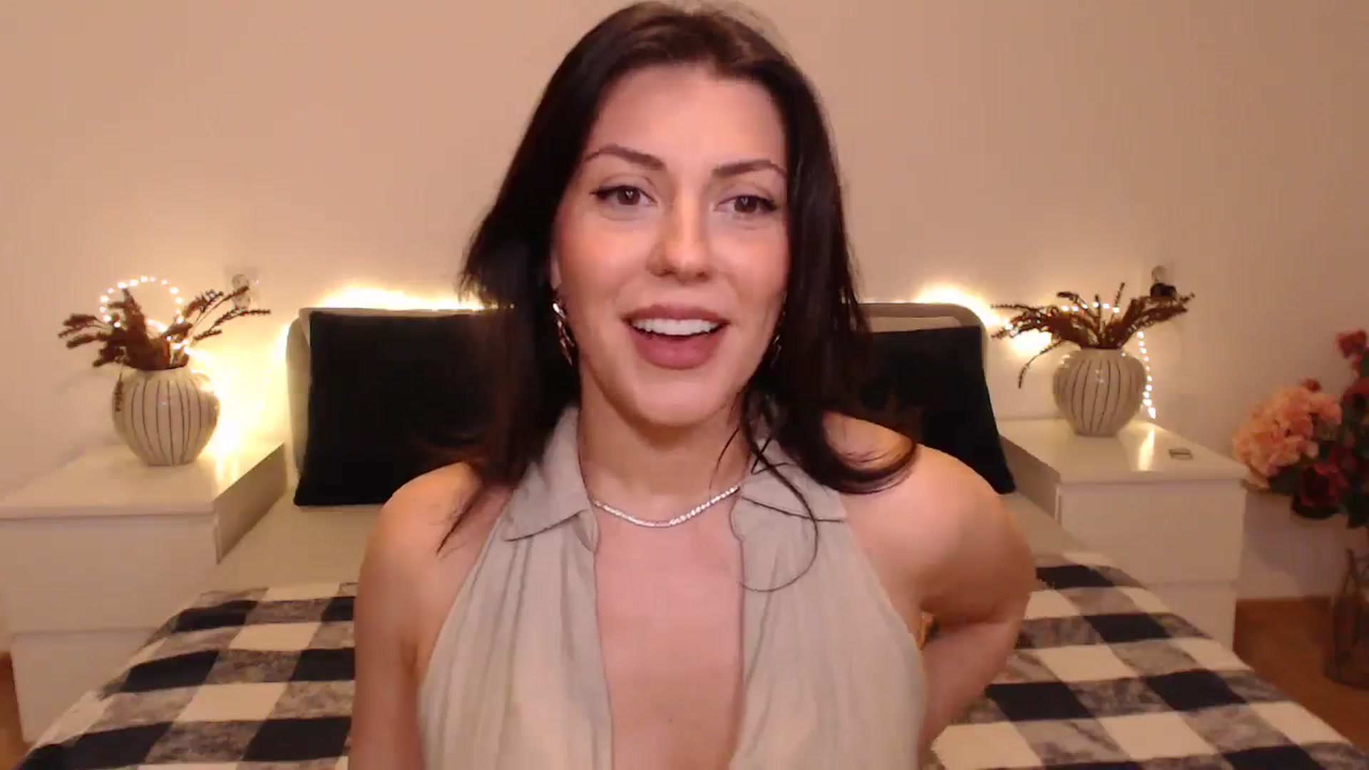Gallery image thumbnail from BlueStocking's myfreecams stream on, 12/01/2024, 16:53 image 9 of 20