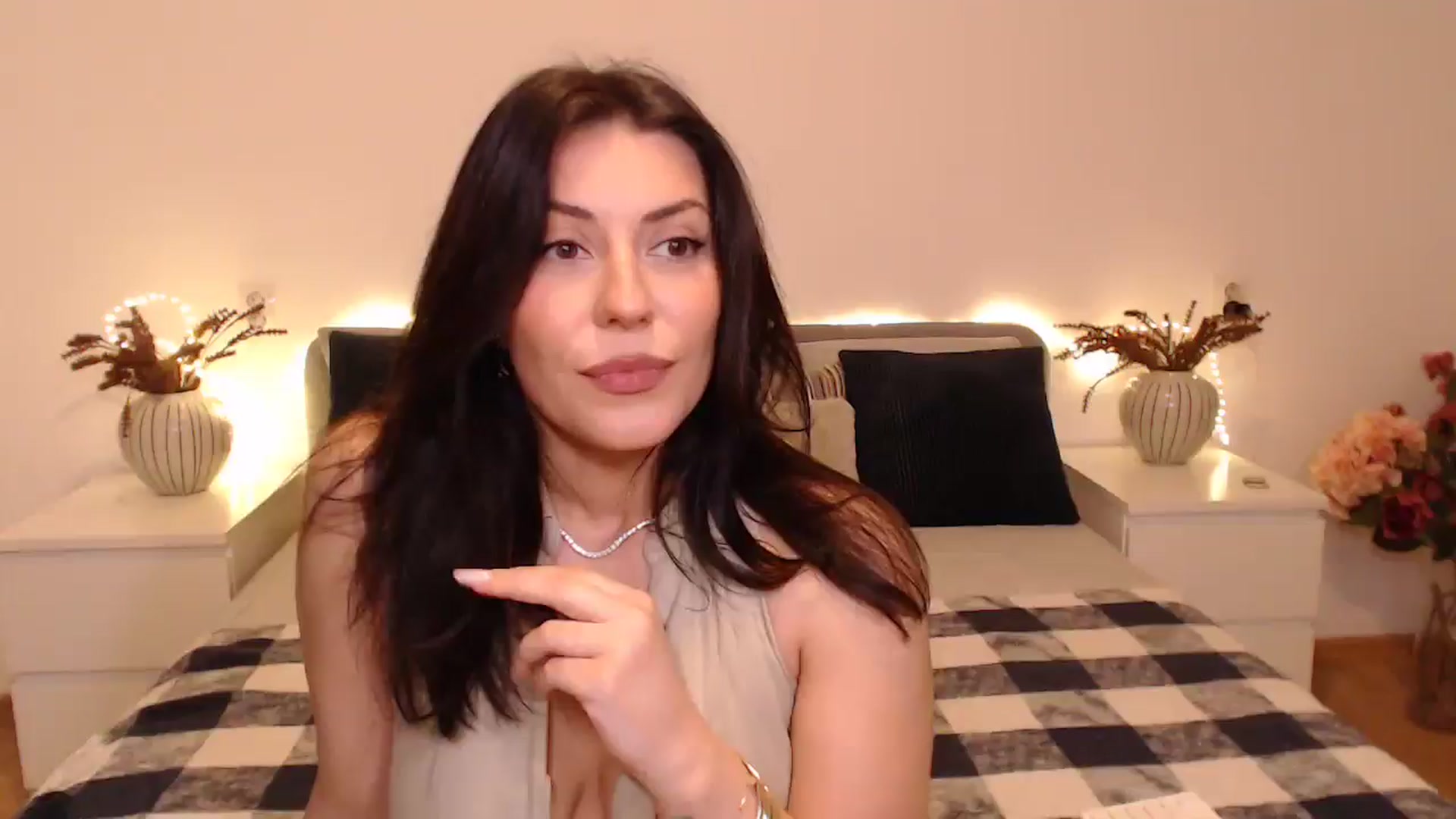 Gallery image thumbnail from BlueStocking's myfreecams stream on, 12/01/2024, 16:53 image 17 of 20