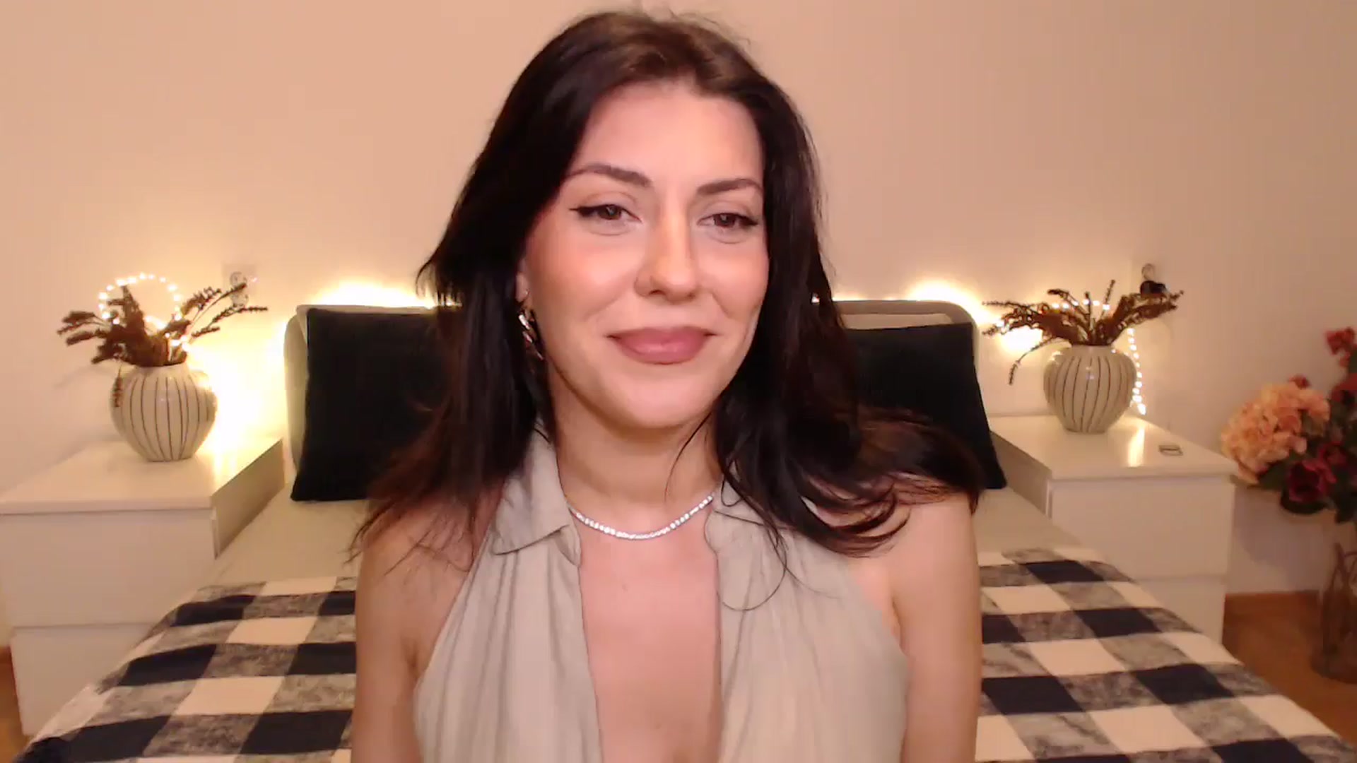 Gallery image thumbnail from BlueStocking's myfreecams stream on, 12/01/2024, 16:53 image 14 of 20