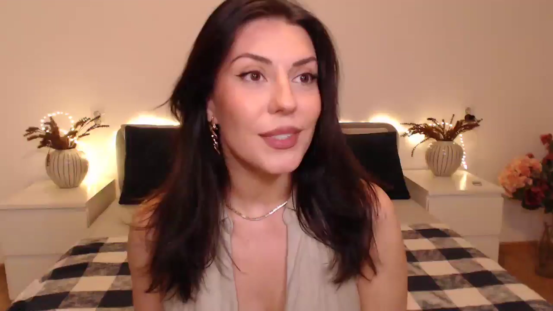 Gallery image thumbnail from BlueStocking's myfreecams stream on, 12/01/2024, 16:53 image 2 of 20