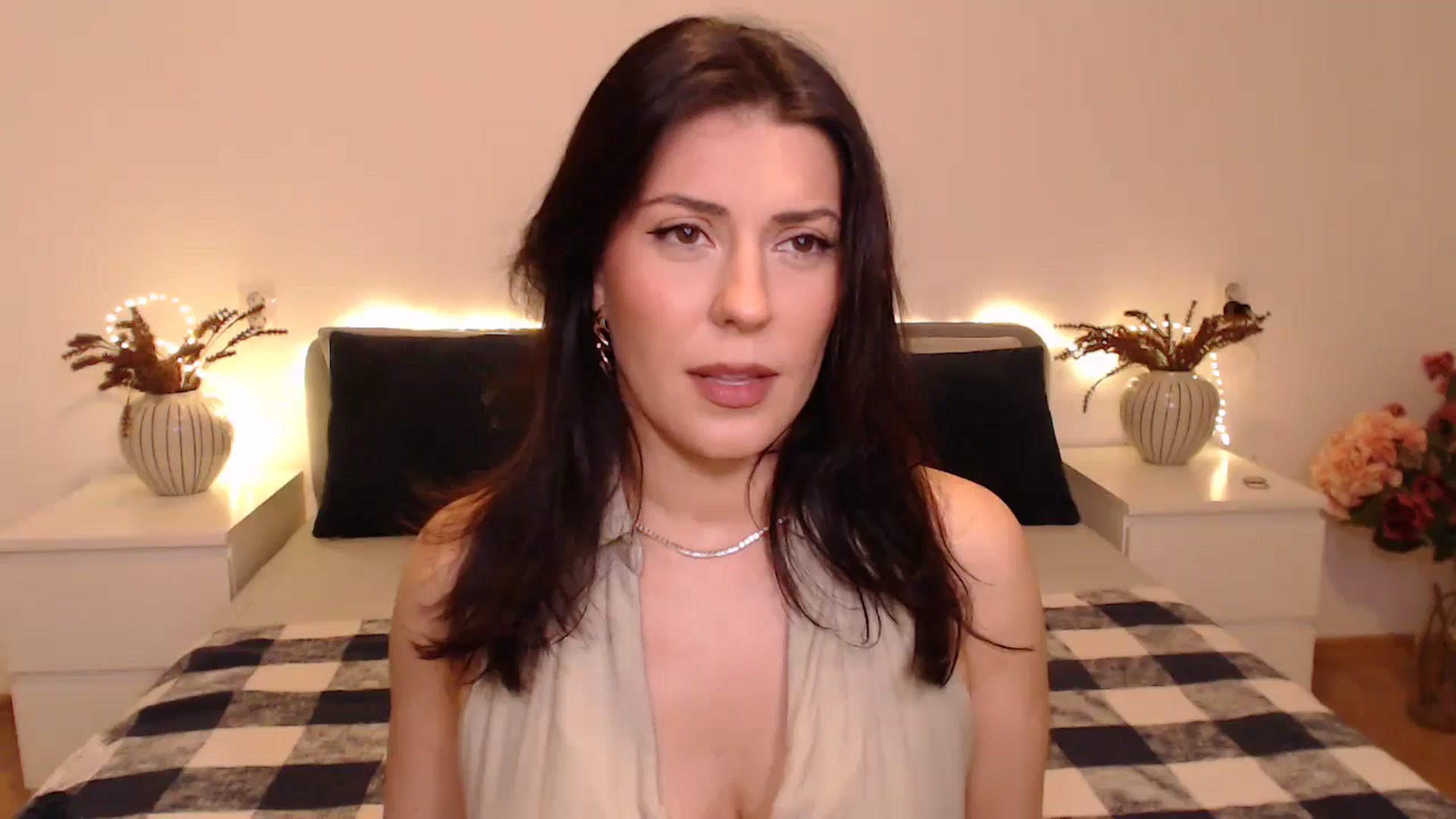 Gallery image thumbnail from BlueStocking's myfreecams stream on, 12/01/2024, 16:53 image 6 of 20