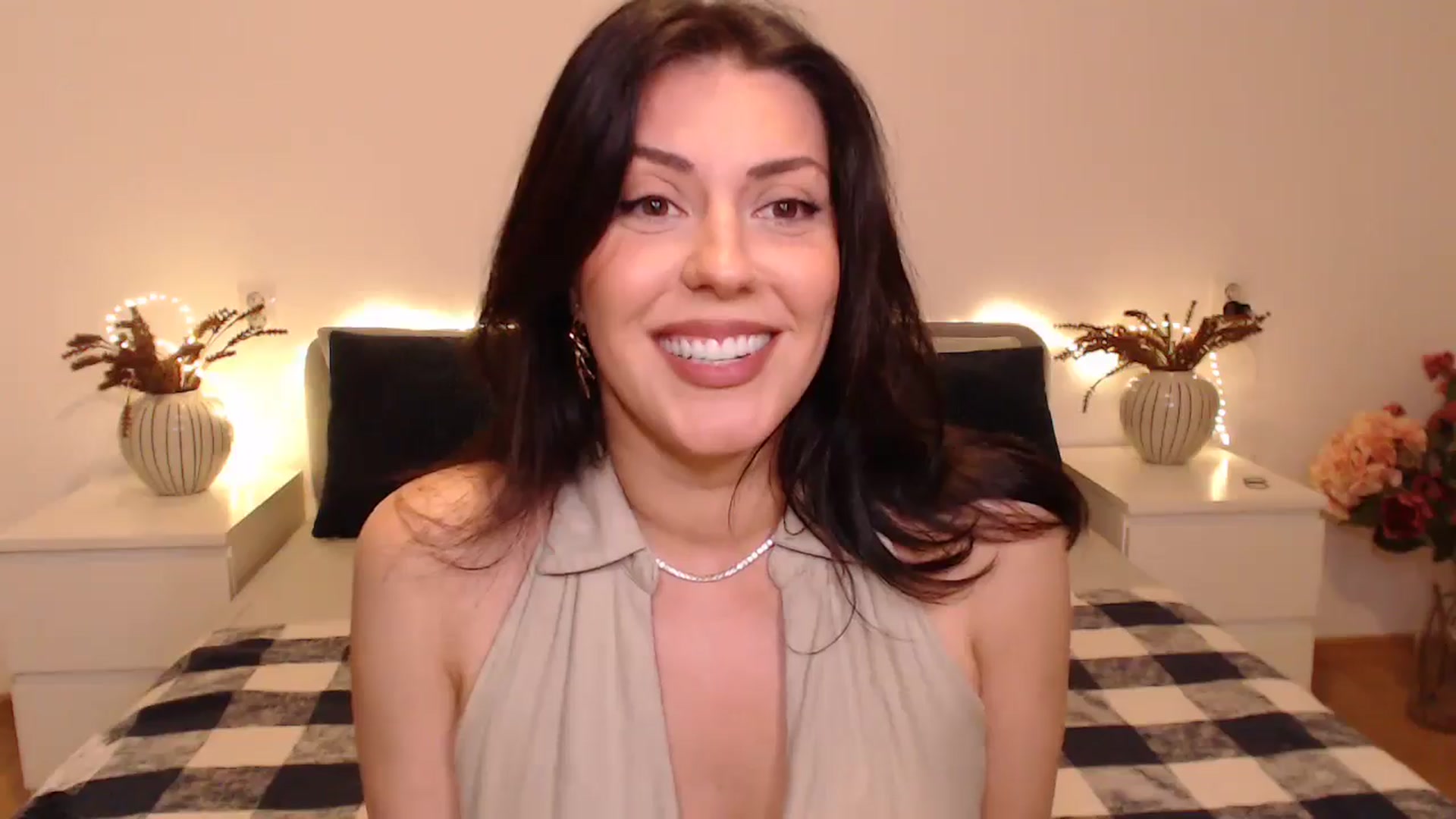 Gallery image thumbnail from BlueStocking's myfreecams stream on, 12/01/2024, 16:53 image 13 of 20