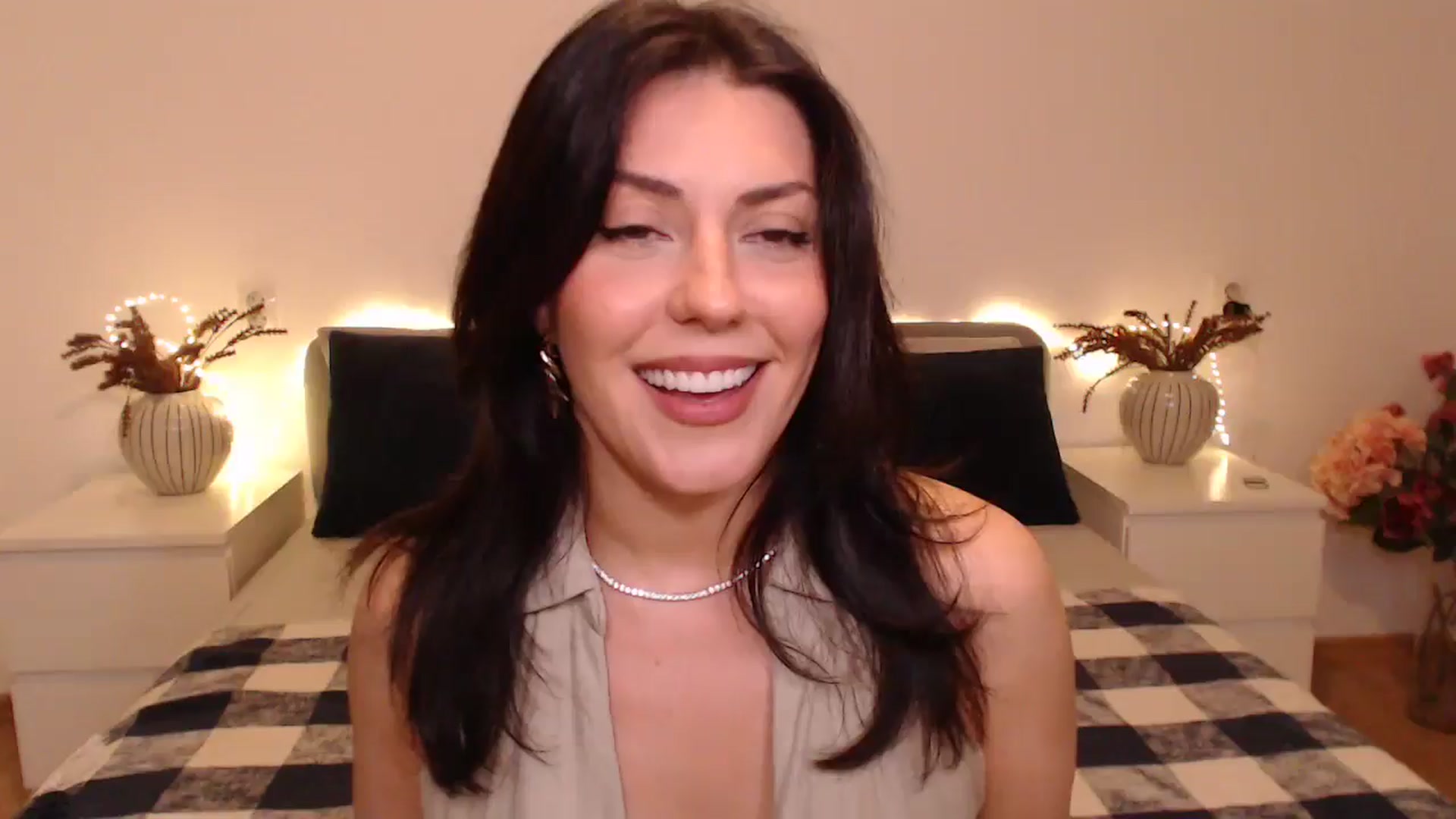 Gallery image thumbnail from BlueStocking's myfreecams stream on, 12/01/2024, 18:22 image 1 of 20