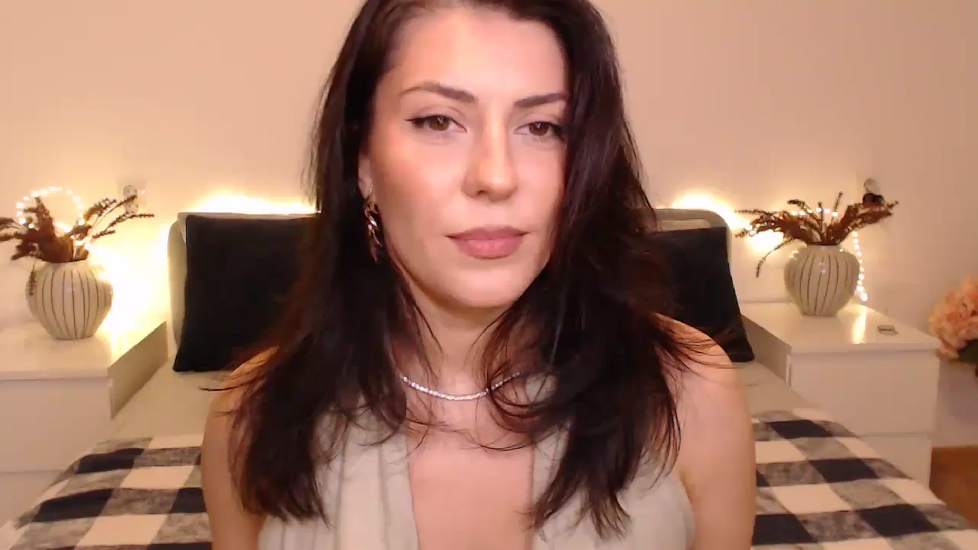 Gallery image thumbnail from BlueStocking's myfreecams stream on, 12/01/2024, 18:22 image 19 of 20