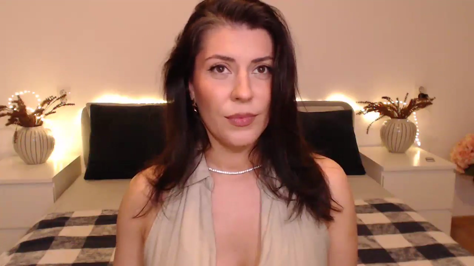 Gallery image thumbnail from BlueStocking's myfreecams stream on, 12/01/2024, 18:22 image 13 of 20