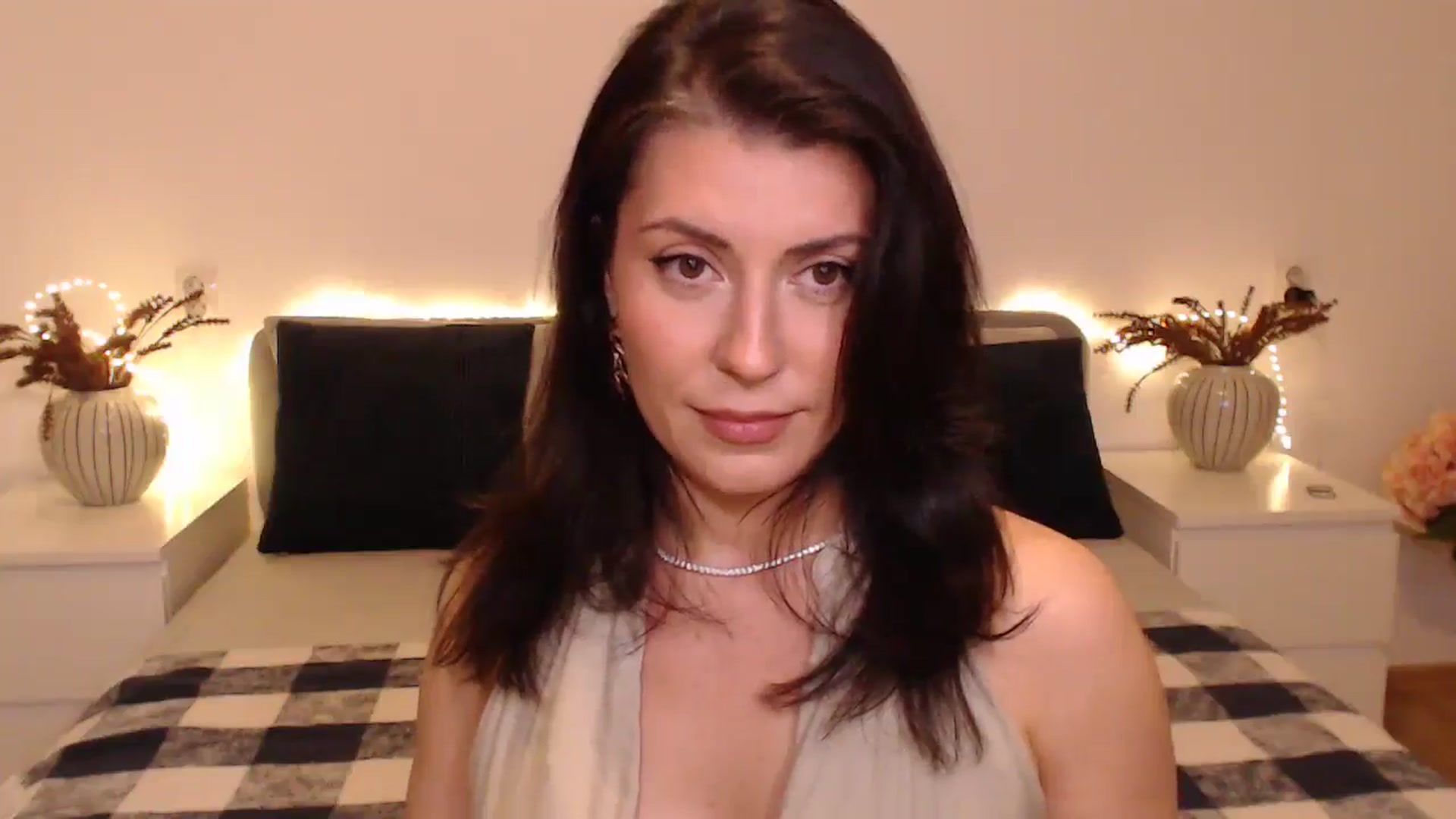 Gallery image thumbnail from BlueStocking's myfreecams stream on, 12/01/2024, 18:22 image 18 of 20