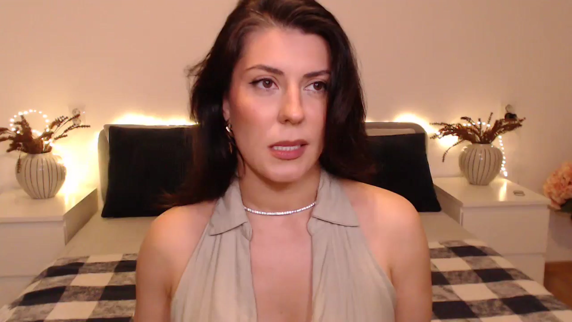 Gallery image thumbnail from BlueStocking's myfreecams stream on, 12/01/2024, 18:22 image 14 of 20