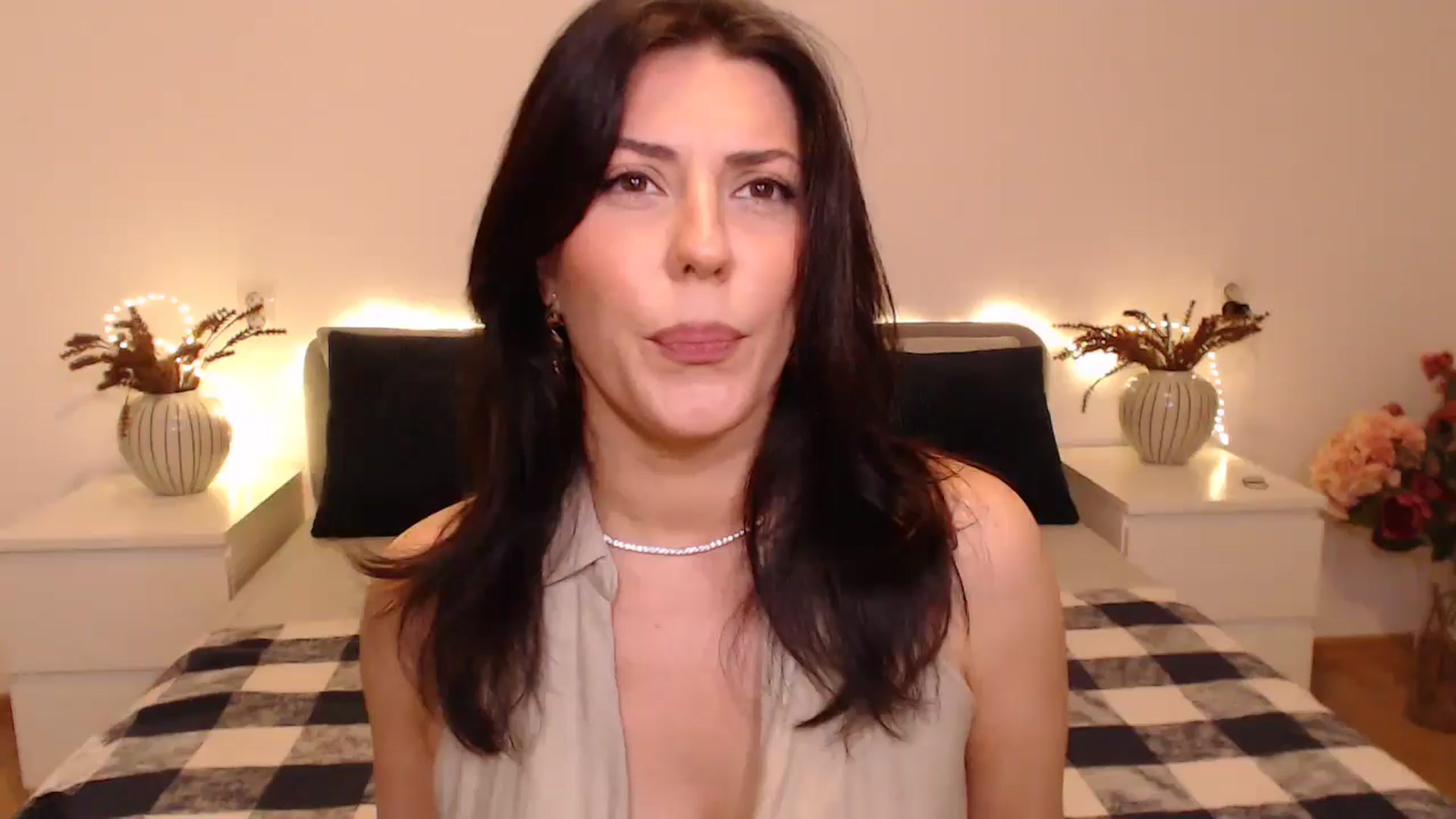 Gallery image thumbnail from BlueStocking's myfreecams stream on, 12/01/2024, 18:22 image 9 of 20