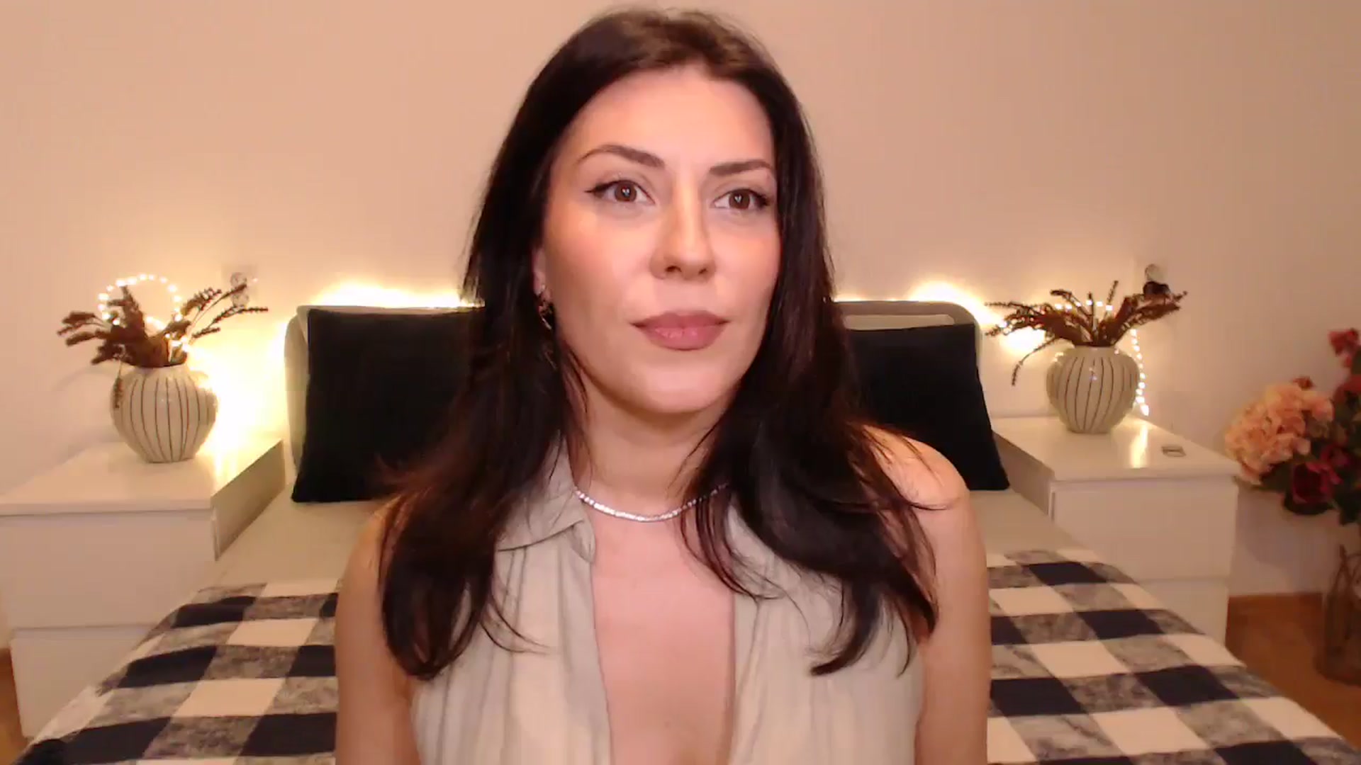 Gallery image thumbnail from BlueStocking's myfreecams stream on, 12/01/2024, 18:22 image 3 of 20