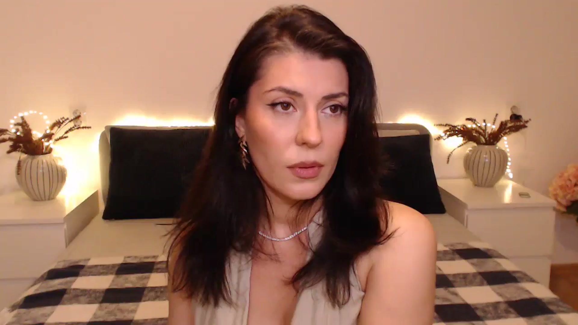 Gallery image thumbnail from BlueStocking's myfreecams stream on, 12/01/2024, 18:22 image 17 of 20