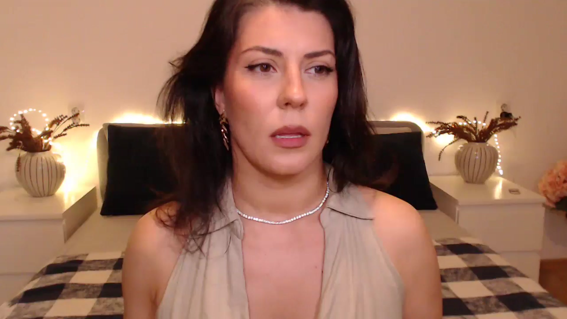 Gallery image thumbnail from BlueStocking's myfreecams stream on, 12/01/2024, 18:22 image 15 of 20
