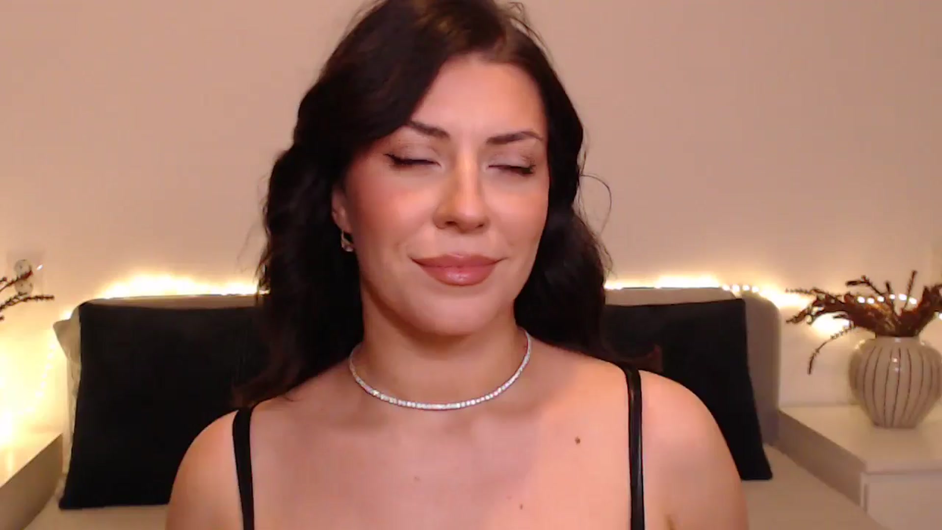 Gallery image thumbnail from BlueStocking's myfreecams stream on, 12/02/2024, 16:09 image 3 of 20