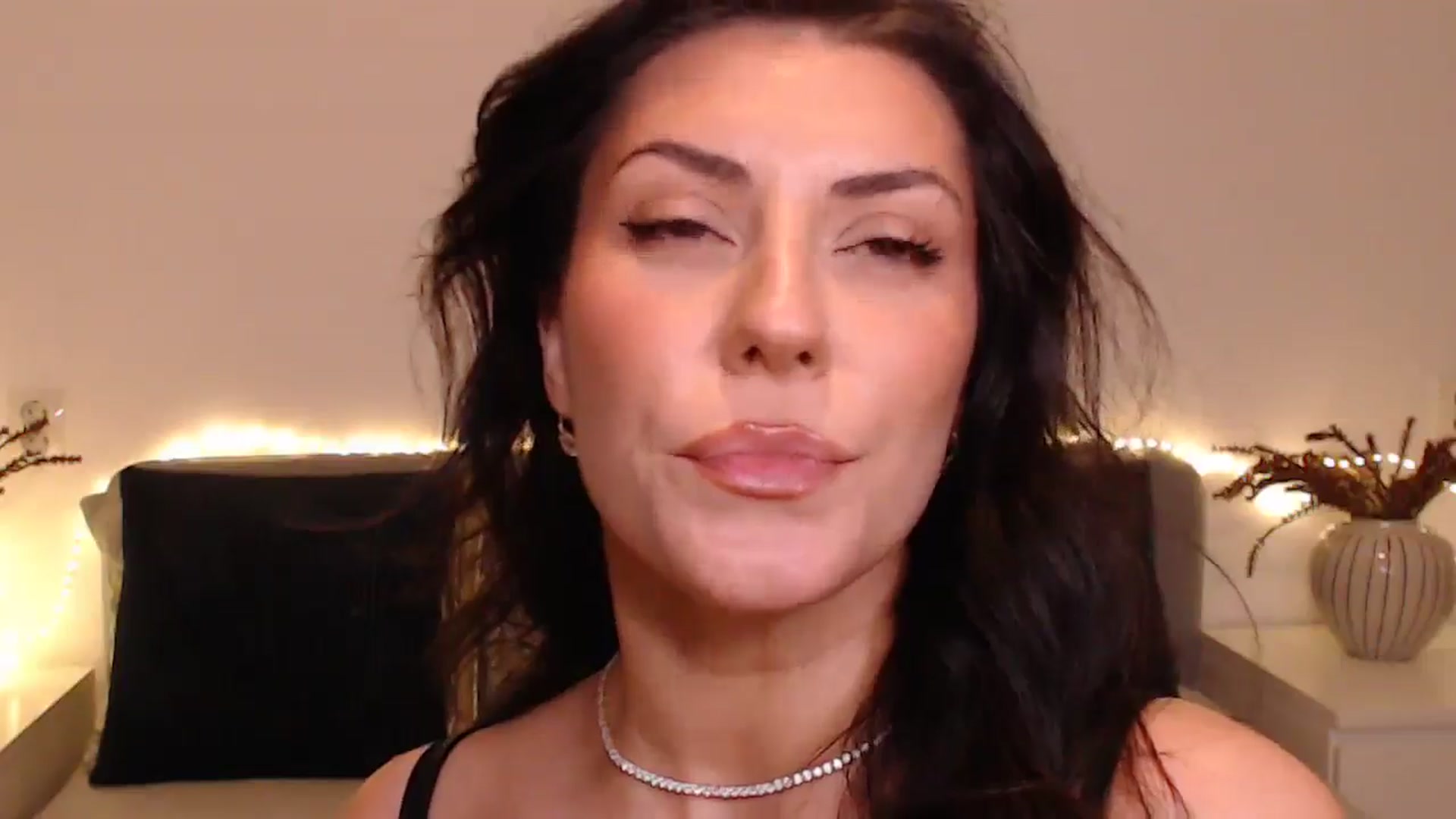 Gallery image thumbnail from BlueStocking's myfreecams stream on, 12/02/2024, 16:09 image 19 of 20