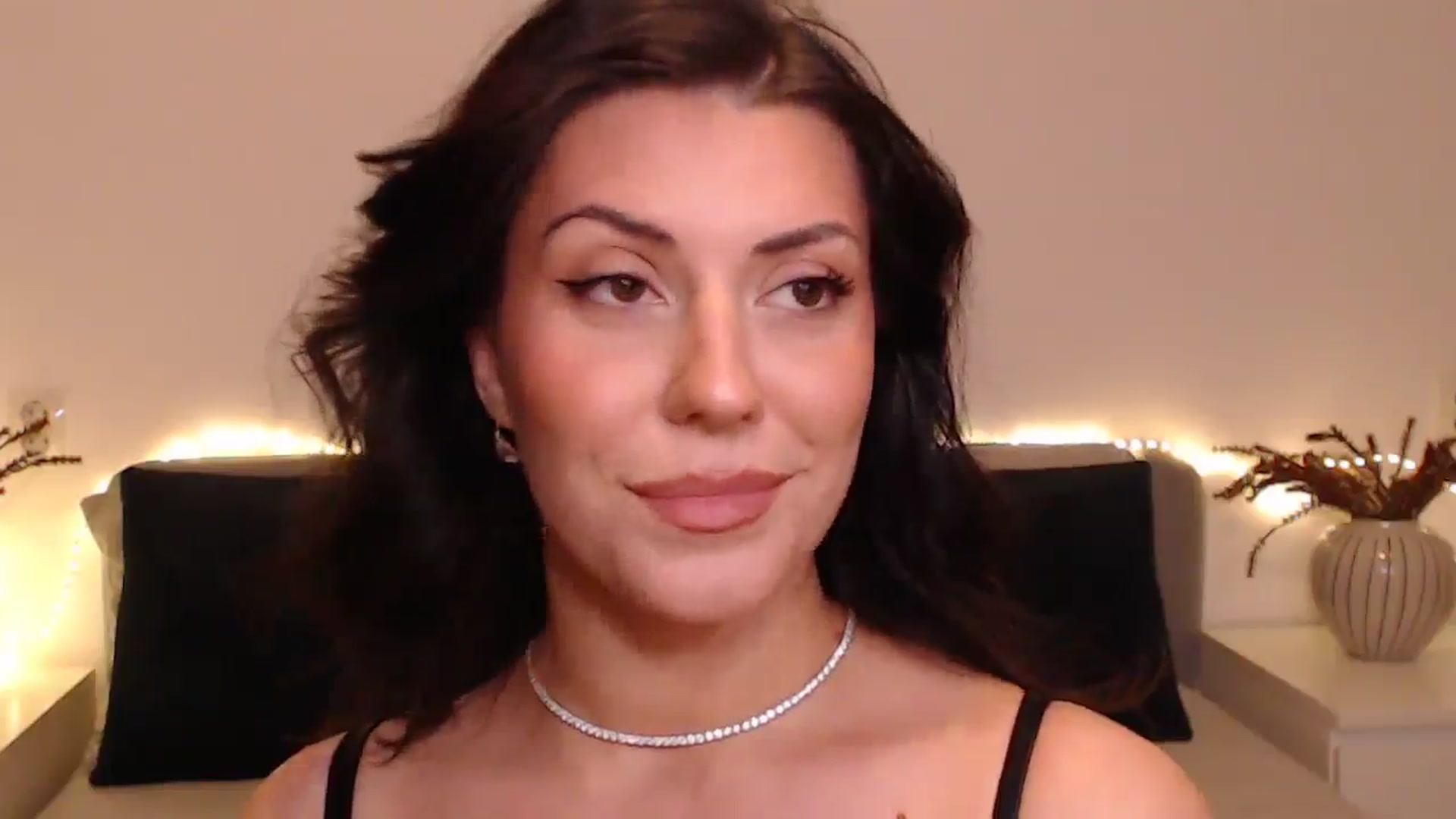 Gallery image thumbnail from BlueStocking's myfreecams stream on, 12/02/2024, 16:09 image 15 of 20
