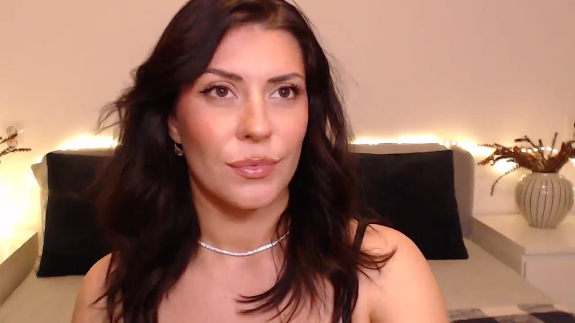 Gallery image thumbnail from BlueStocking's myfreecams stream on, 12/02/2024, 16:47 image 17 of 20