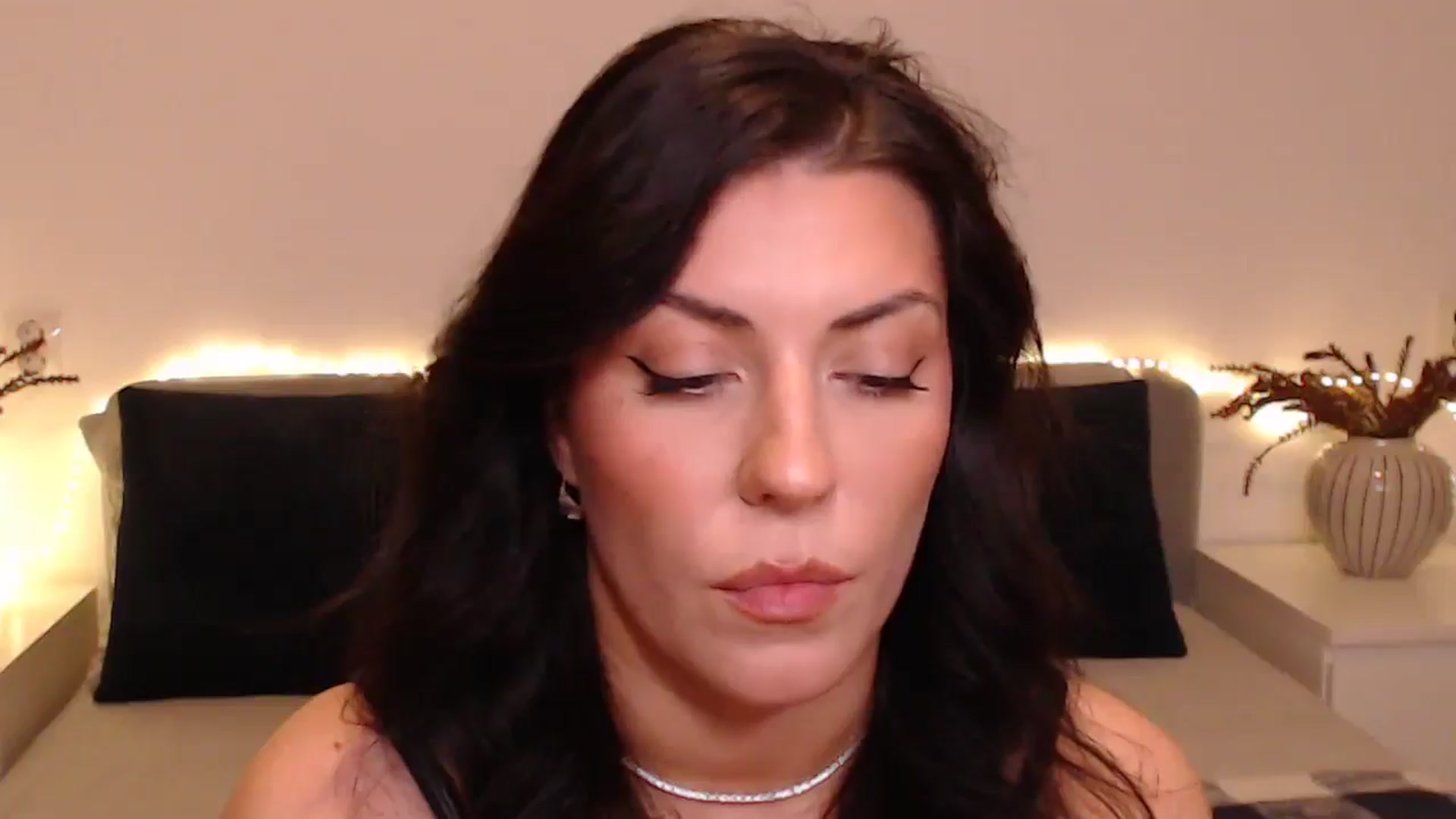Gallery image thumbnail from BlueStocking's myfreecams stream on, 12/02/2024, 16:47 image 6 of 20