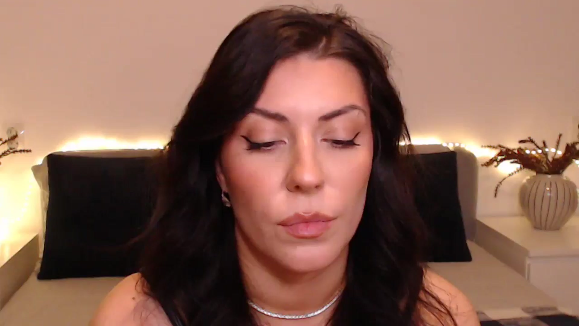 Gallery image thumbnail from BlueStocking's myfreecams stream on, 12/02/2024, 16:47 image 7 of 20