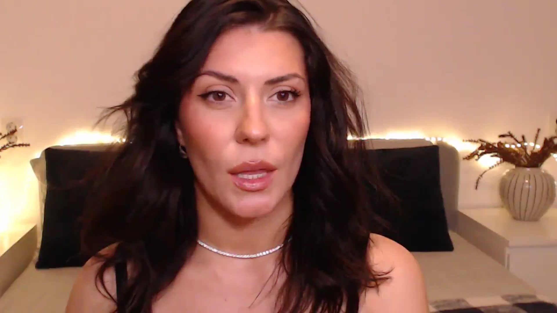 Gallery image thumbnail from BlueStocking's myfreecams stream on, 12/02/2024, 16:47 image 20 of 20