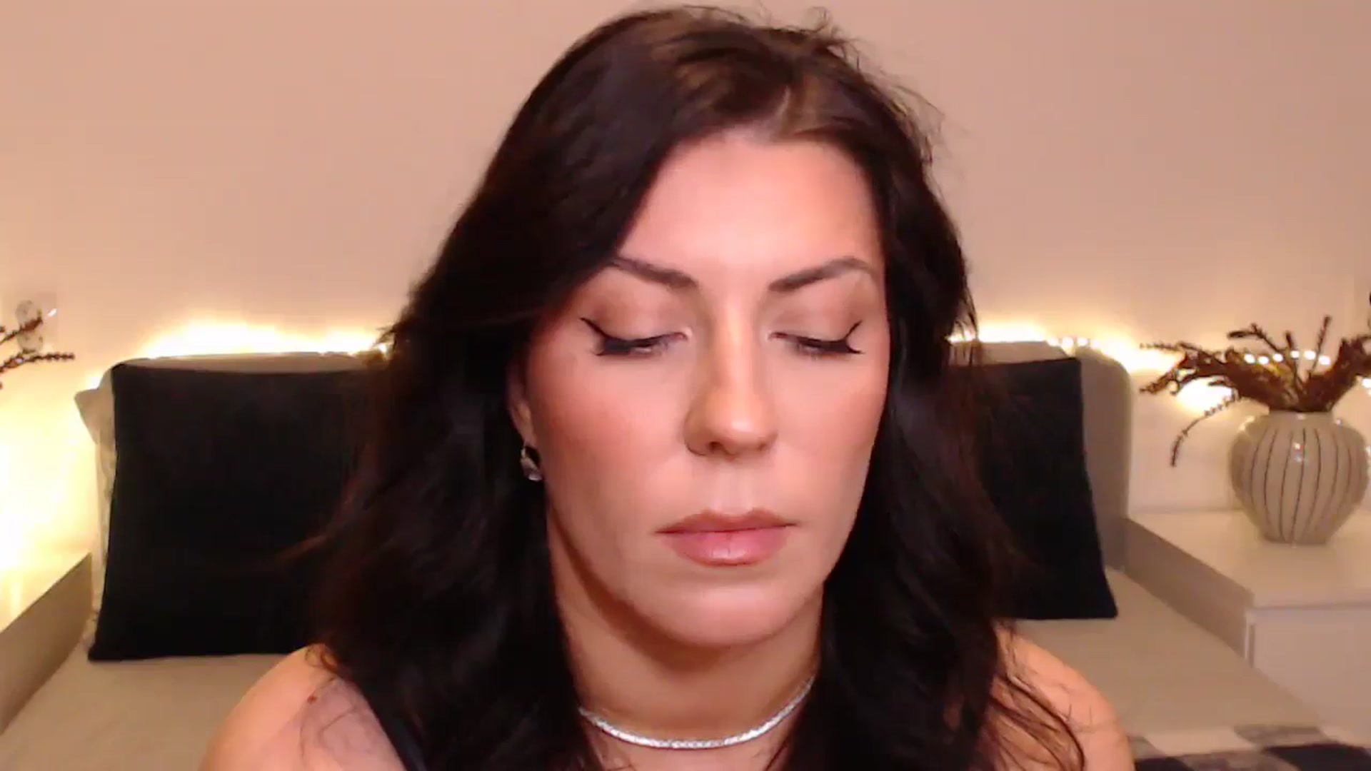 Gallery image thumbnail from BlueStocking's myfreecams stream on, 12/02/2024, 16:47 image 5 of 20