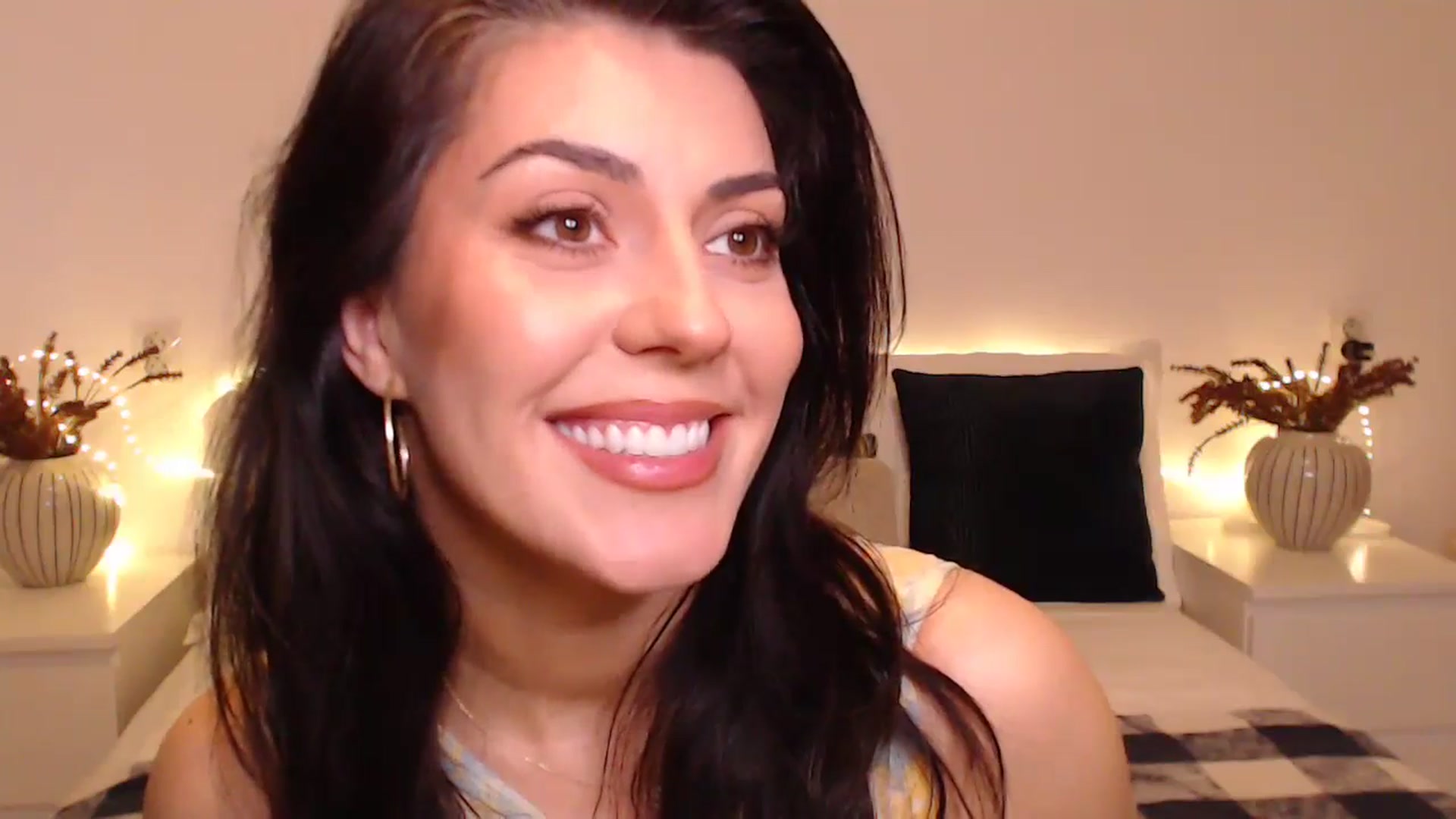 Gallery image thumbnail from BlueStocking's myfreecams stream on, 12/06/2024, 13:56 image 8 of 20