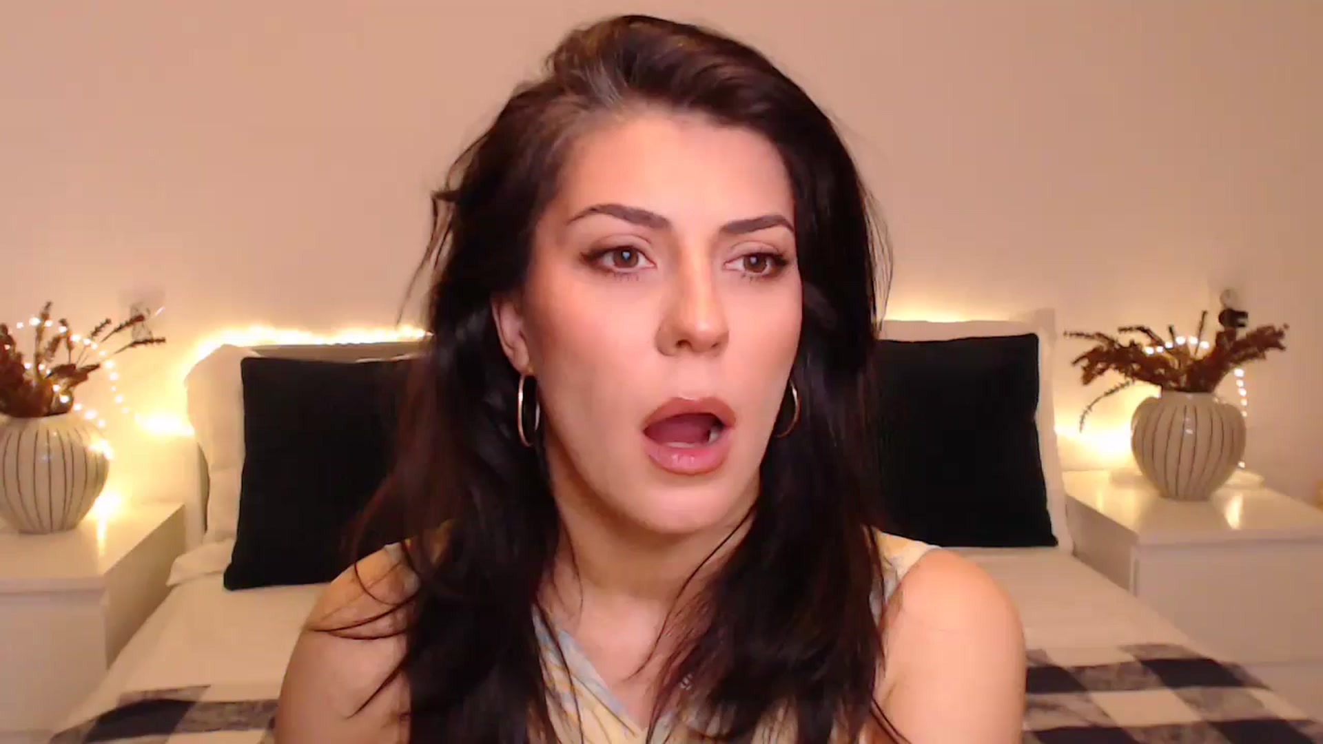 Gallery image thumbnail from BlueStocking's myfreecams stream on, 12/06/2024, 13:56 image 19 of 20