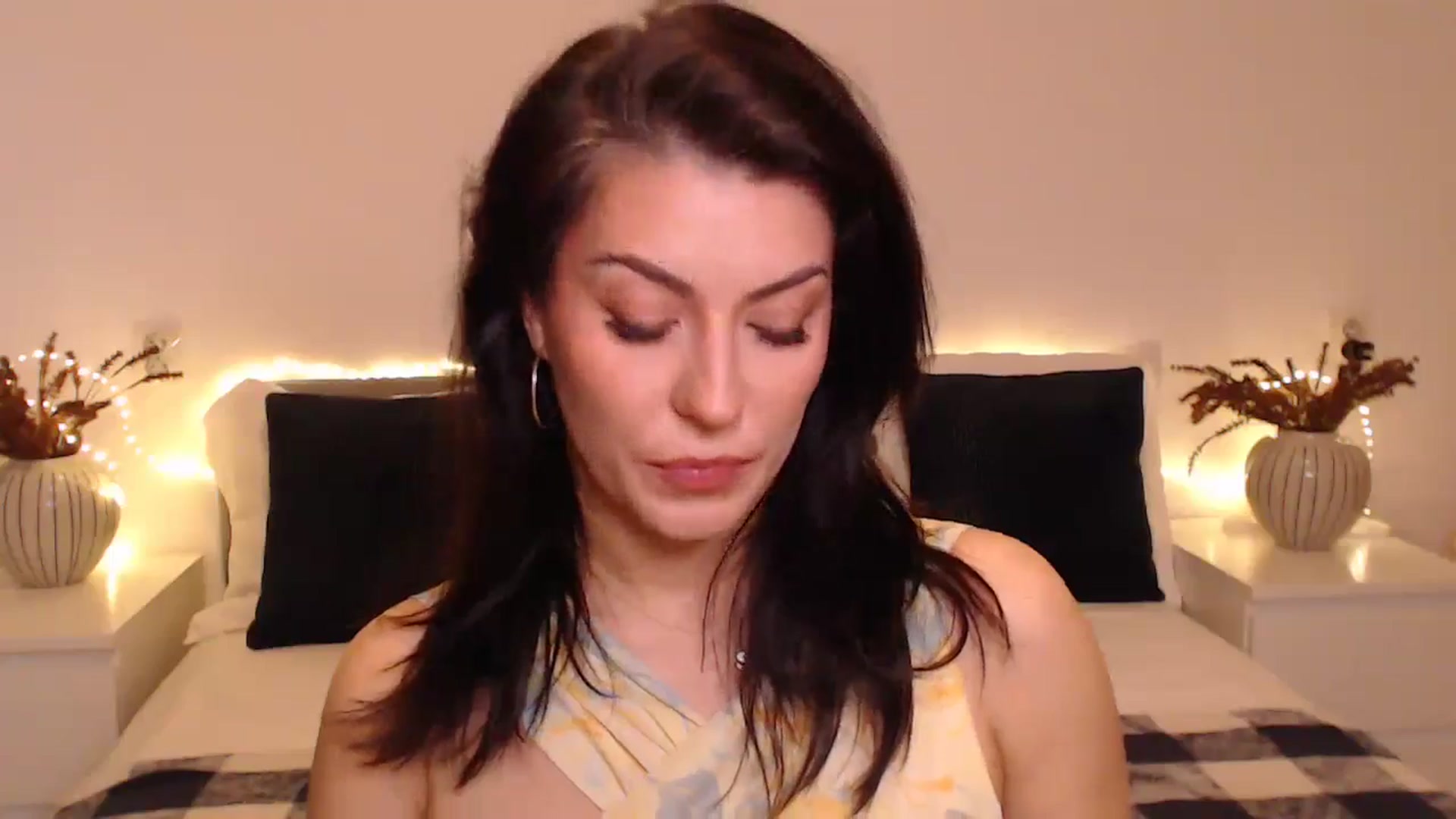 Gallery image thumbnail from BlueStocking's myfreecams stream on, 12/06/2024, 13:56 image 6 of 20
