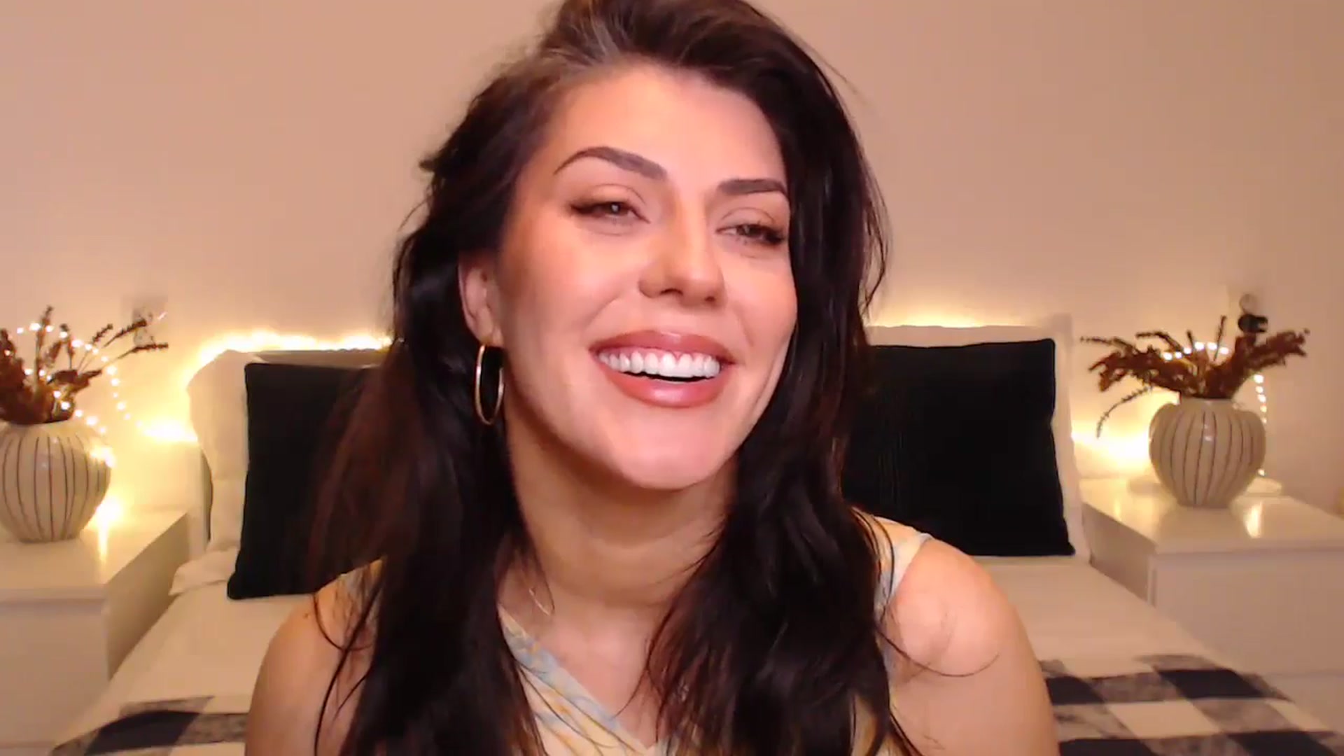 Gallery image thumbnail from BlueStocking's myfreecams stream on, 12/06/2024, 13:56 image 15 of 20