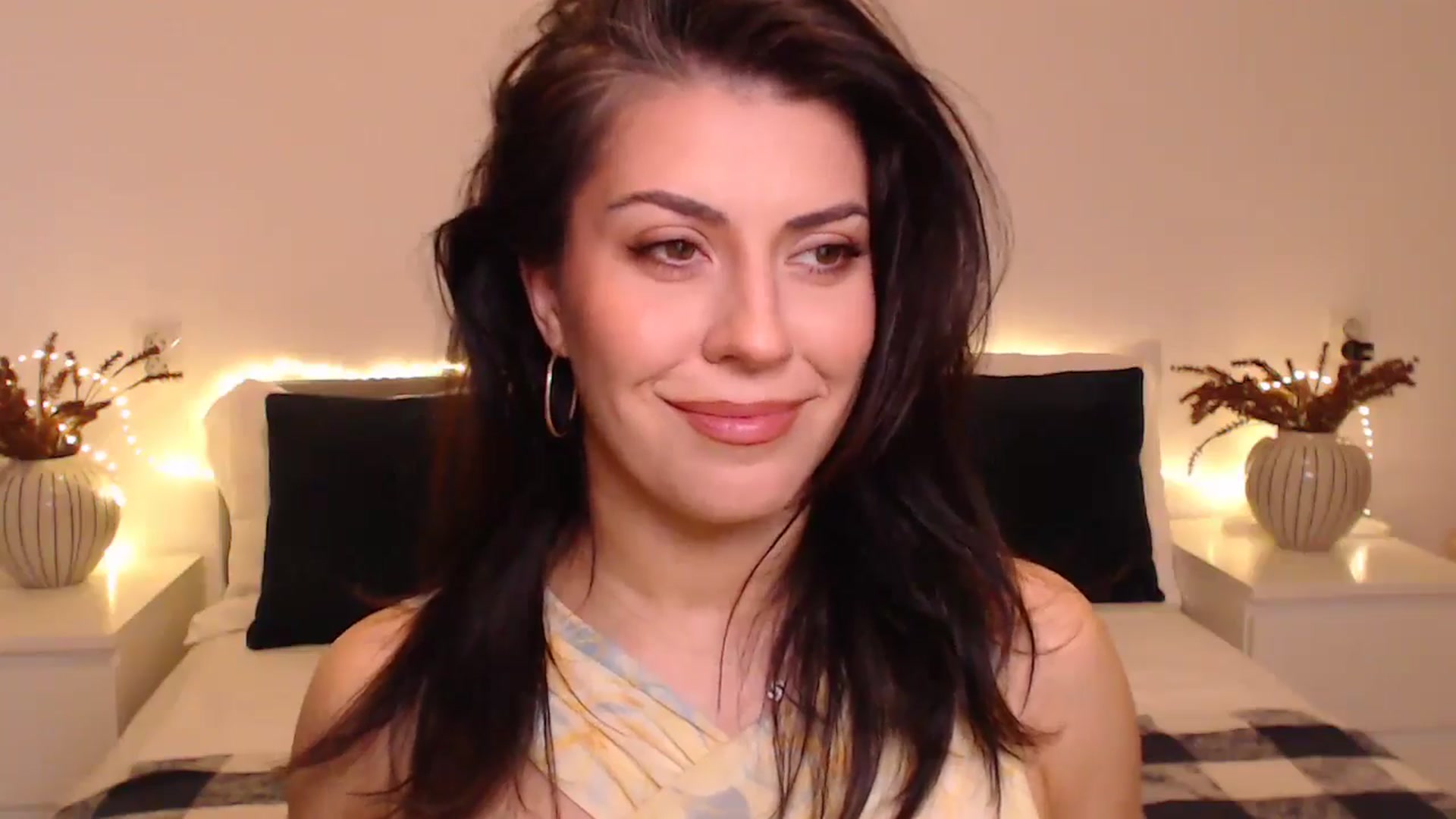 Gallery image thumbnail from BlueStocking's myfreecams stream on, 12/06/2024, 13:56 image 11 of 20