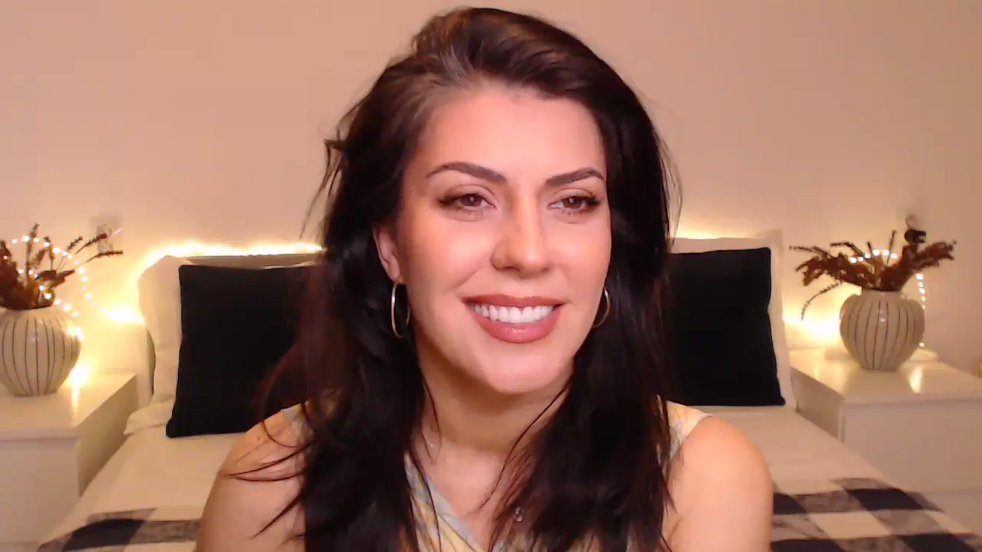 Gallery image thumbnail from BlueStocking's myfreecams stream on, 12/06/2024, 13:56 image 18 of 20