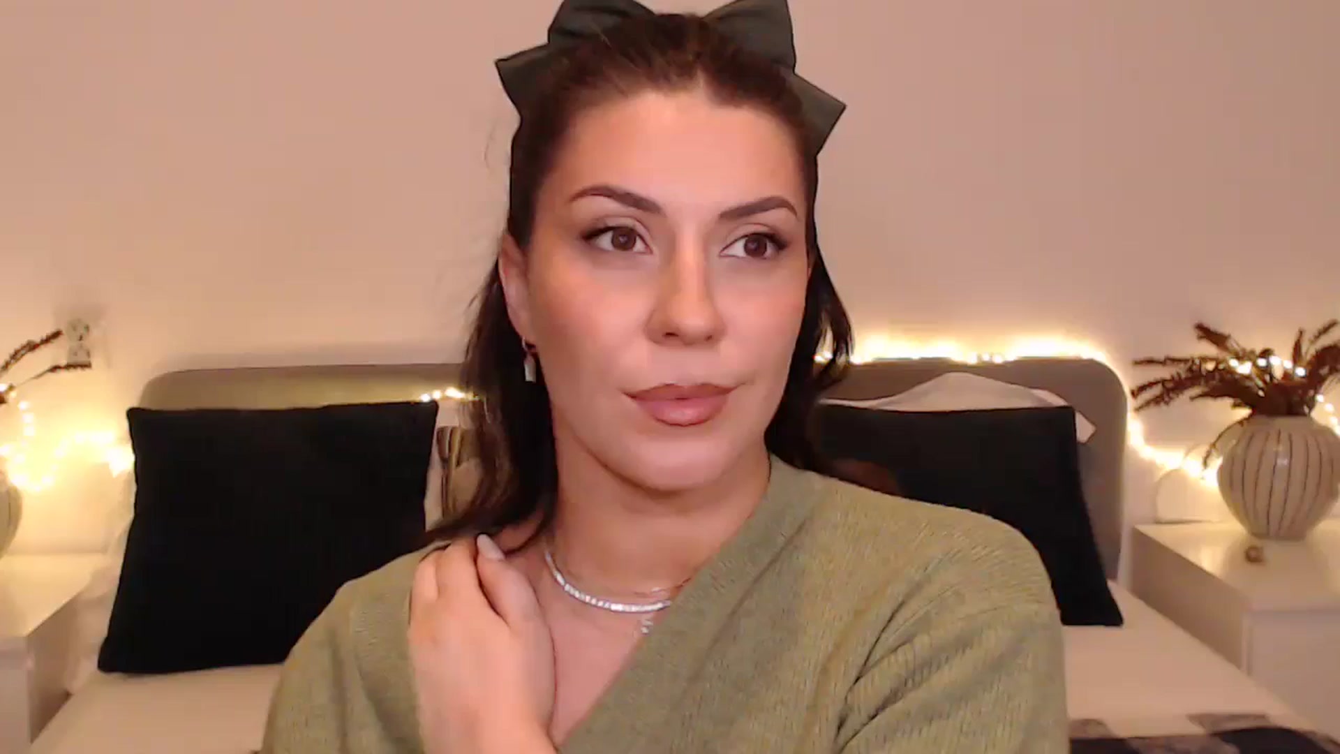 Gallery image thumbnail from BlueStocking's myfreecams stream on, 12/08/2024, 19:42 image 20 of 20