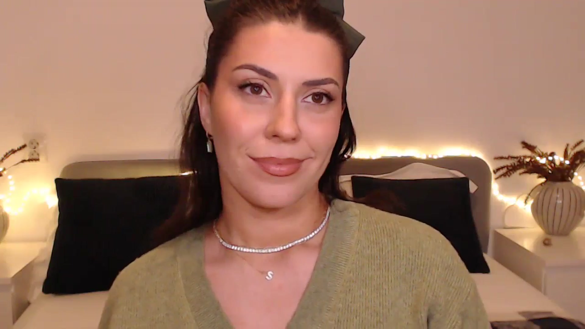 Gallery image thumbnail from BlueStocking's myfreecams stream on, 12/08/2024, 19:42 image 10 of 20