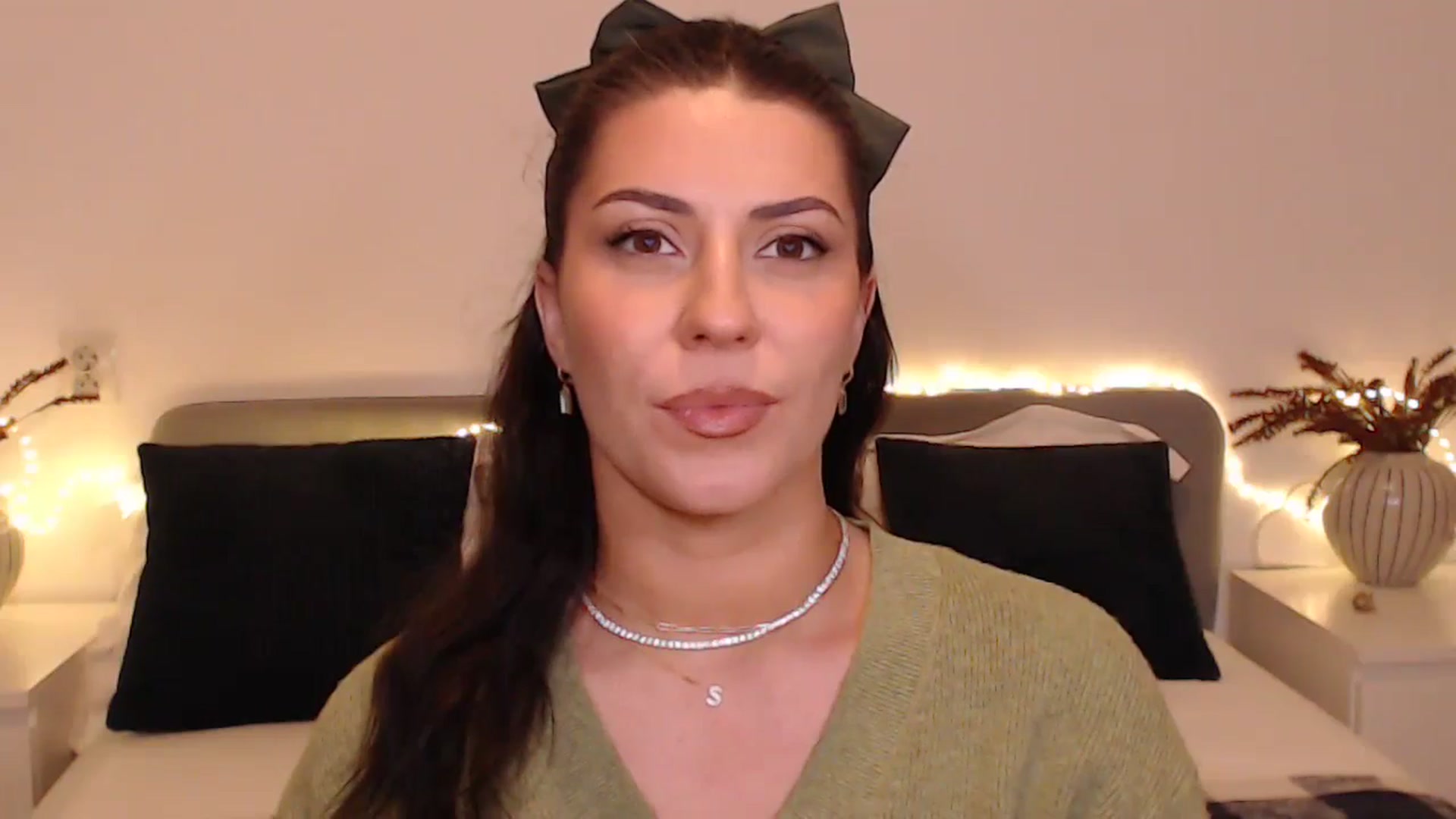 Gallery image thumbnail from BlueStocking's myfreecams stream on, 12/08/2024, 19:42 image 17 of 20
