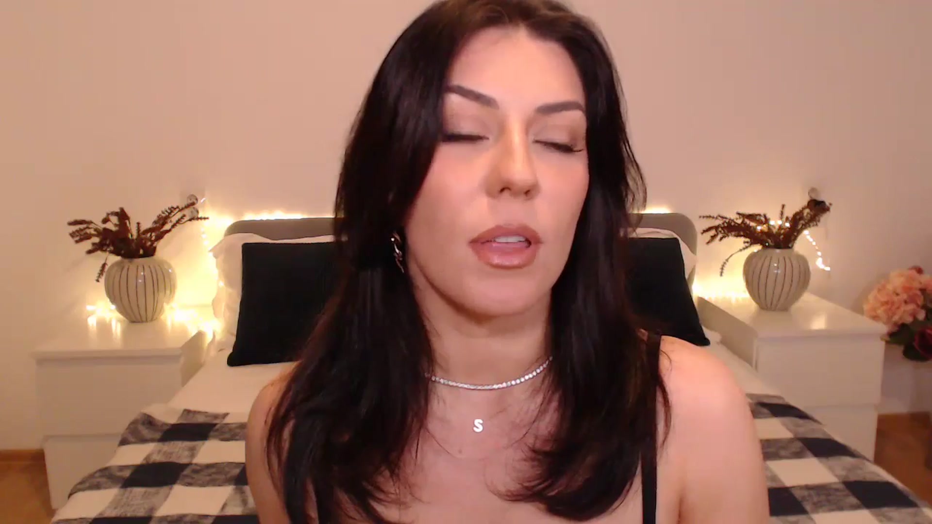 Gallery image thumbnail from BlueStocking's myfreecams stream on, 12/09/2024, 17:19 image 7 of 20