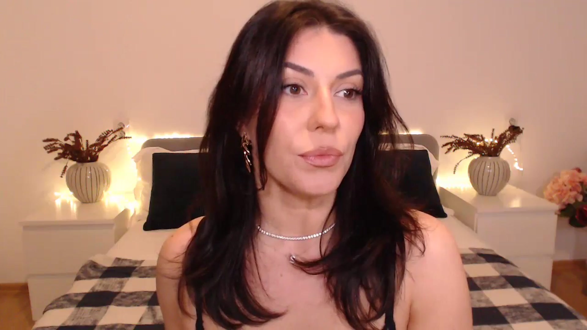 Gallery image thumbnail from BlueStocking's myfreecams stream on, 12/09/2024, 17:19 image 8 of 20