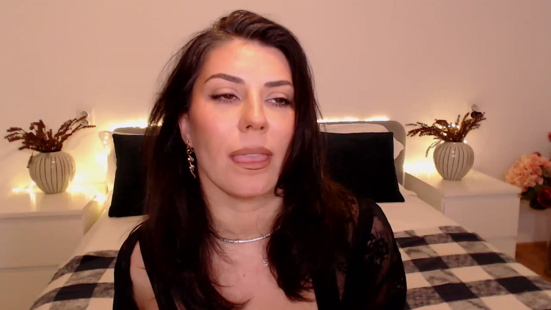 Gallery image thumbnail from BlueStocking's myfreecams stream on, 12/10/2024, 15:44 image 12 of 20