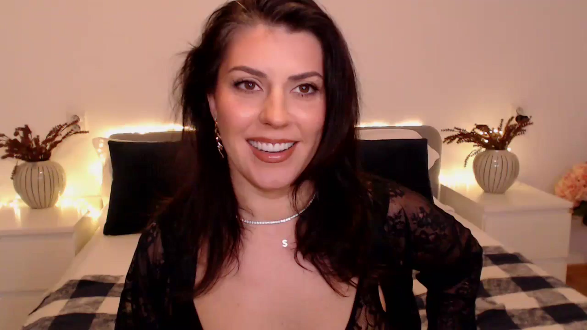 Gallery image thumbnail from BlueStocking's myfreecams stream on, 12/10/2024, 15:44 image 15 of 20
