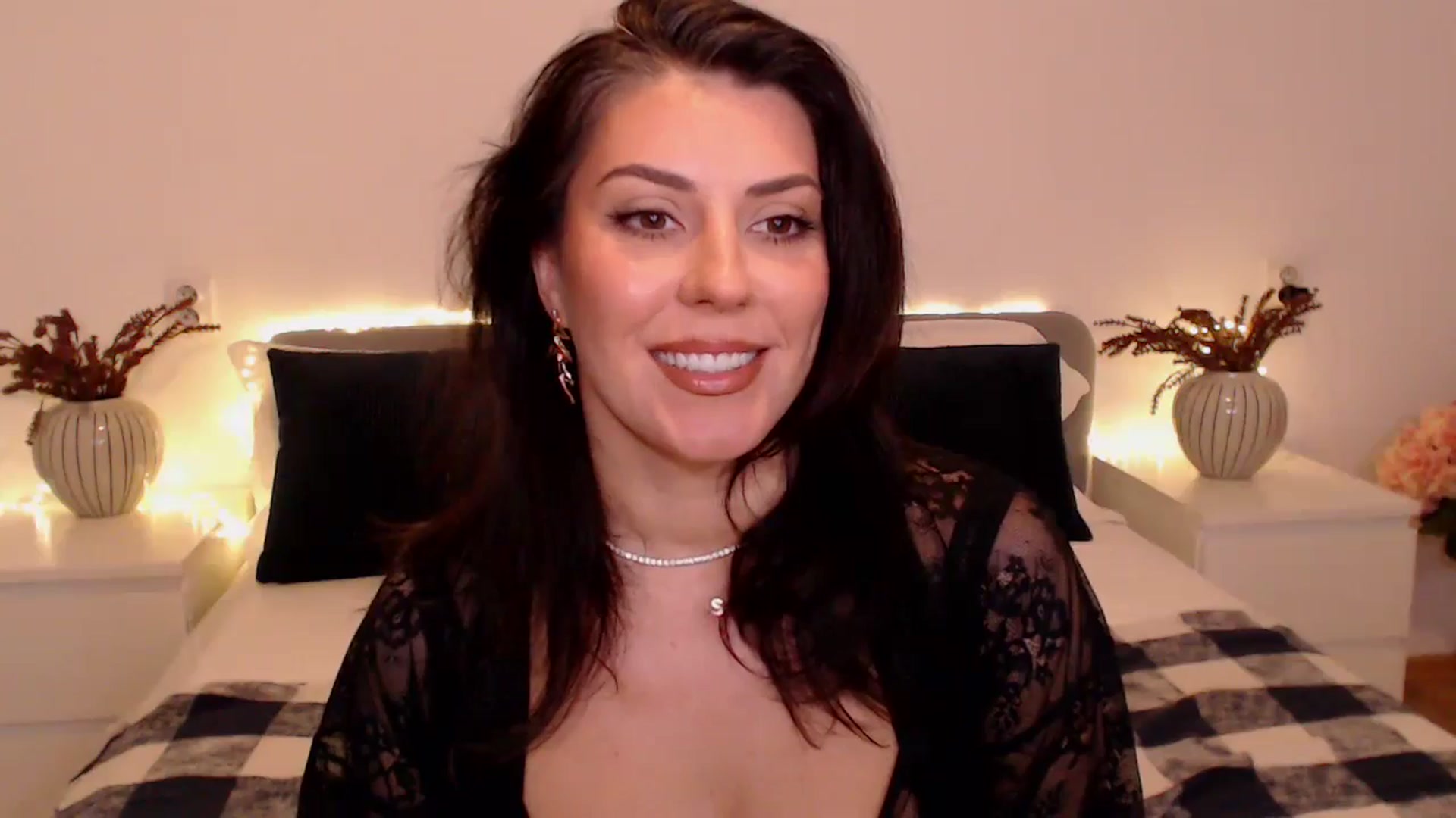 Gallery image thumbnail from BlueStocking's myfreecams stream on, 12/10/2024, 15:44 image 16 of 20