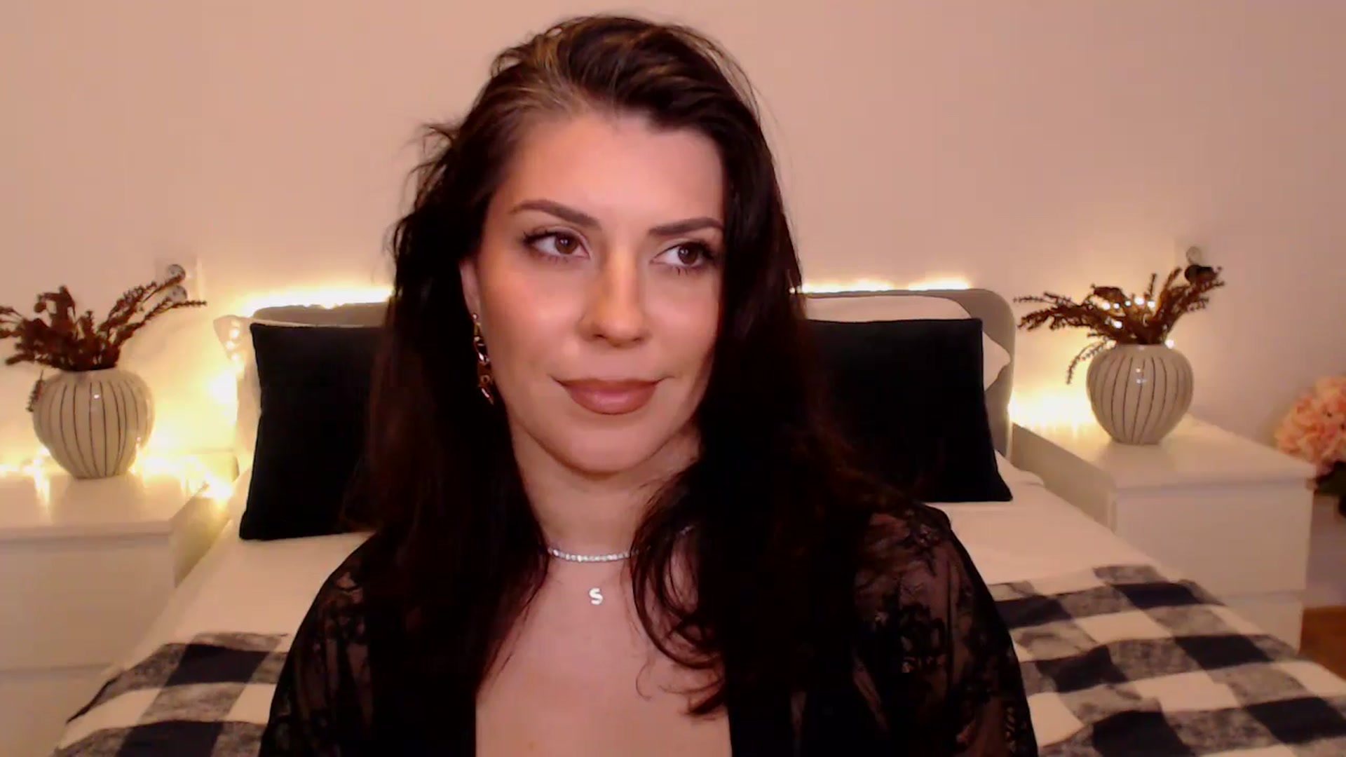 Gallery image thumbnail from BlueStocking's myfreecams stream on, 12/10/2024, 16:30 image 18 of 20