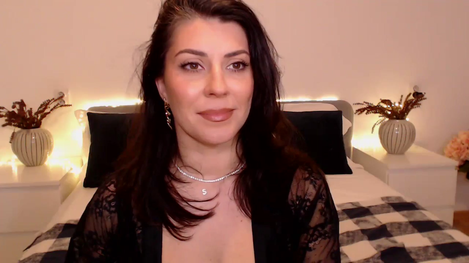Gallery image thumbnail from BlueStocking's myfreecams stream on, 12/10/2024, 16:30 image 9 of 20