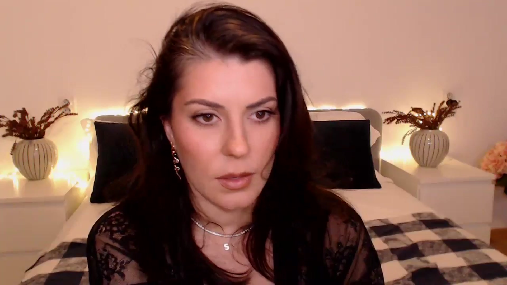 Gallery image thumbnail from BlueStocking's myfreecams stream on, 12/10/2024, 16:30 image 10 of 20