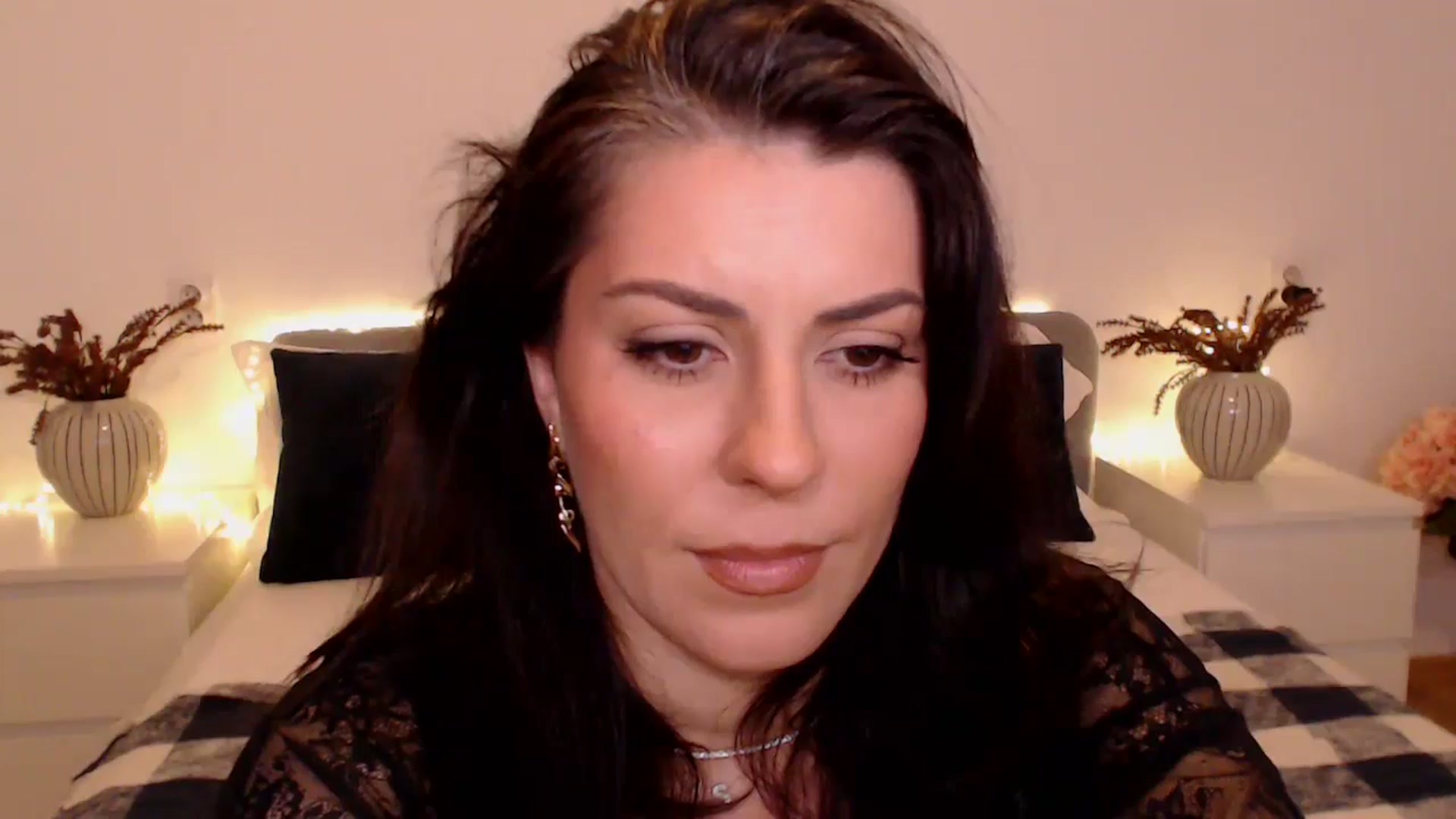 Gallery image thumbnail from BlueStocking's myfreecams stream on, 12/10/2024, 16:30 image 14 of 20