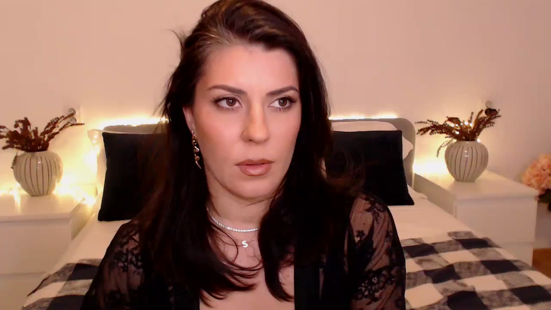 Gallery image thumbnail from BlueStocking's myfreecams stream on, 12/10/2024, 16:30 image 6 of 20