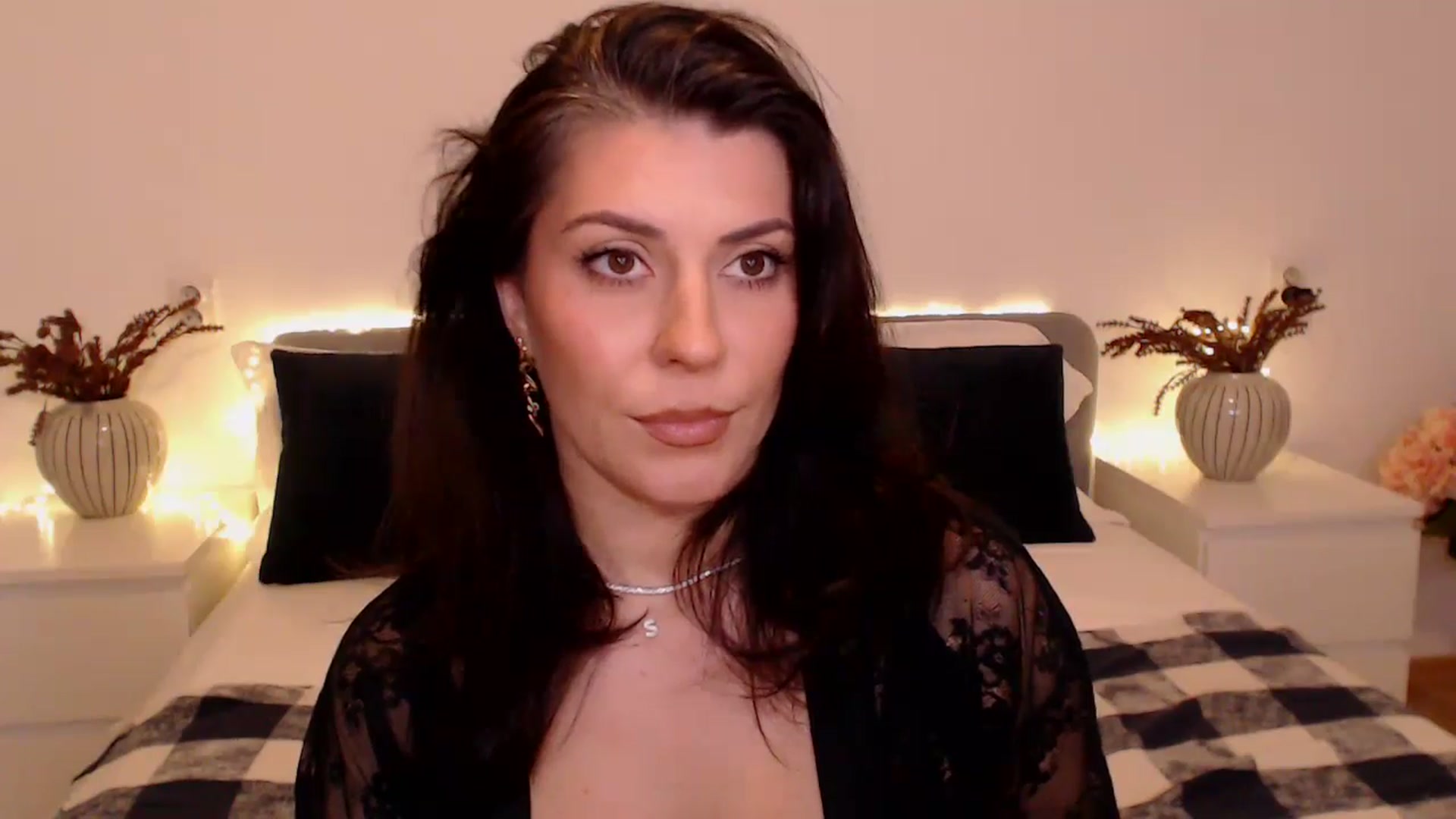 Gallery image thumbnail from BlueStocking's myfreecams stream on, 12/10/2024, 16:30 image 17 of 20