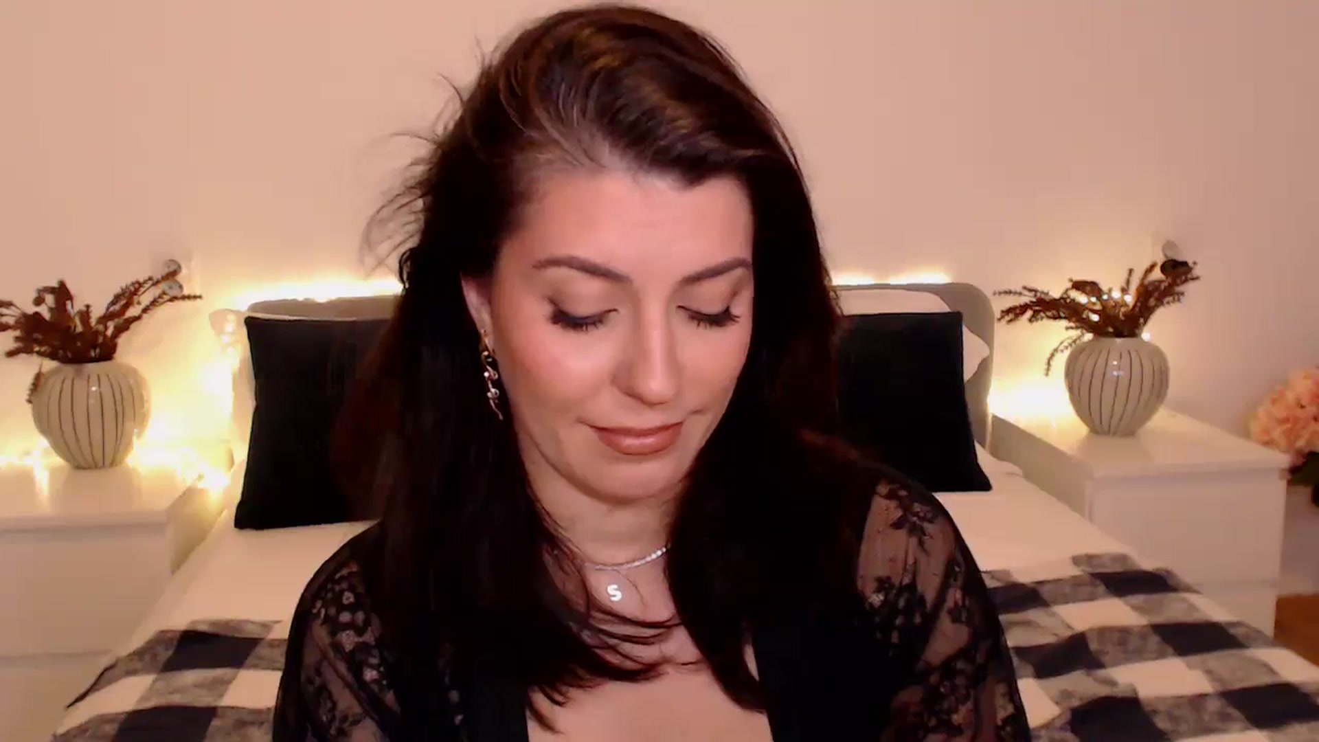 Gallery image thumbnail from BlueStocking's myfreecams stream on, 12/10/2024, 16:30 image 5 of 20