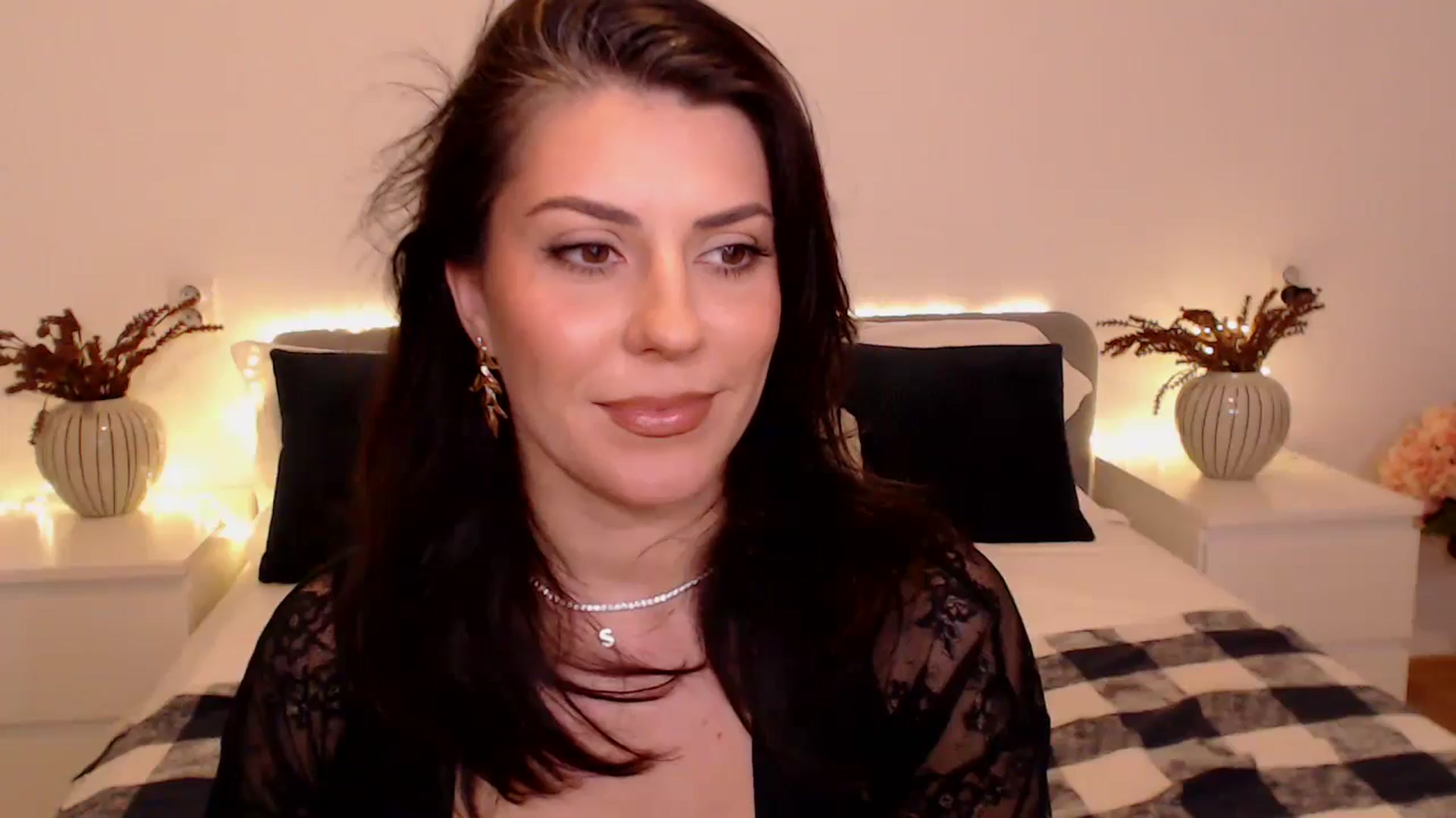 Gallery image thumbnail from BlueStocking's myfreecams stream on, 12/10/2024, 16:30 image 3 of 20