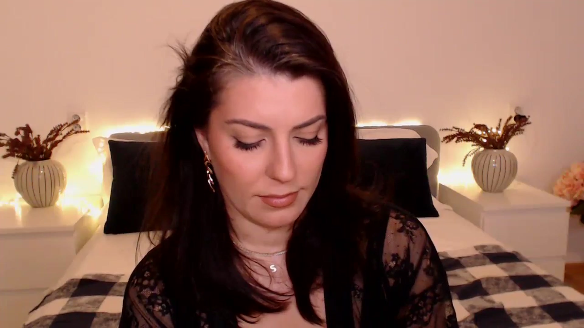 Gallery image thumbnail from BlueStocking's myfreecams stream on, 12/10/2024, 16:30 image 8 of 20