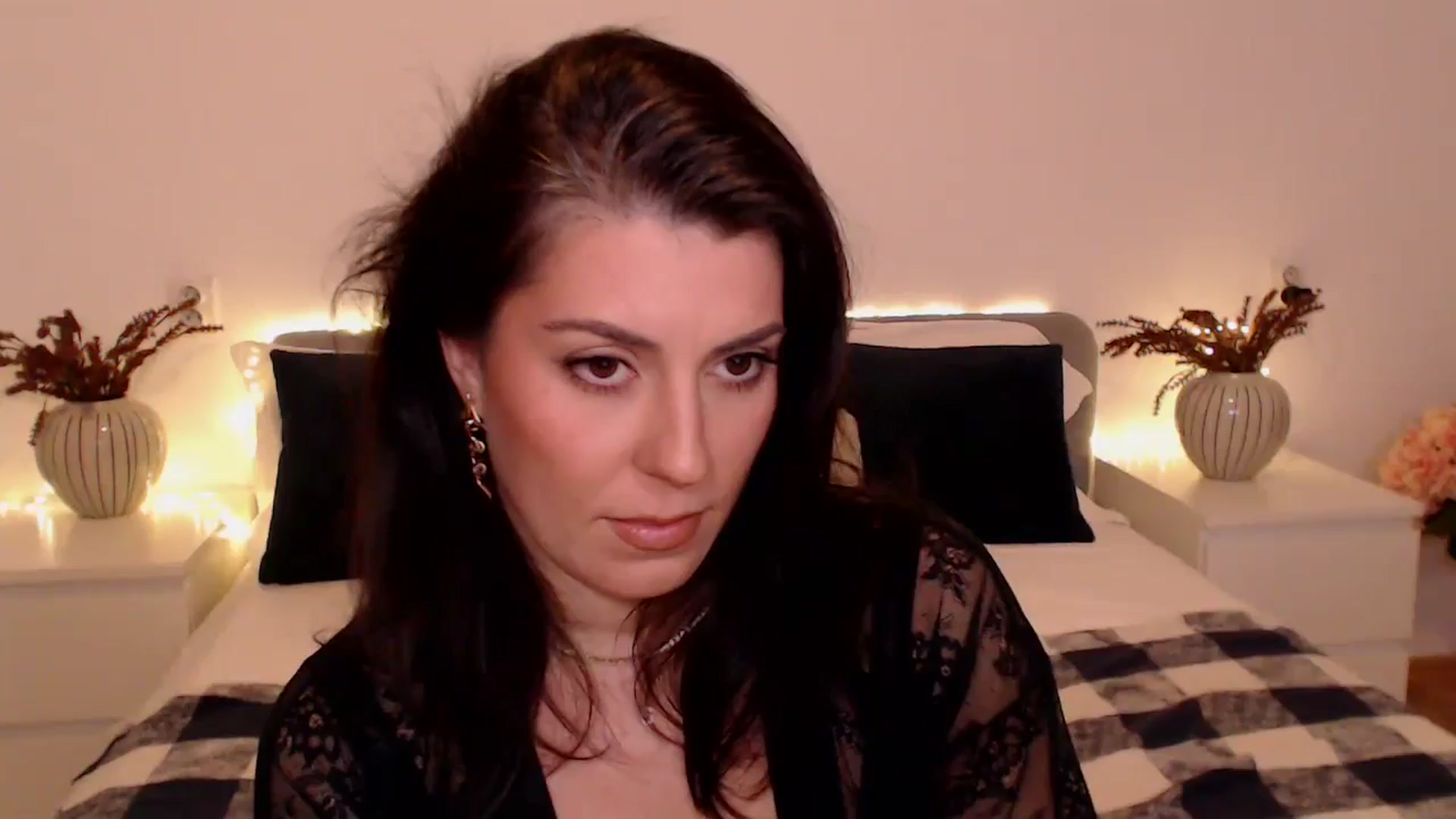 Gallery image thumbnail from BlueStocking's myfreecams stream on, 12/10/2024, 16:30 image 1 of 20