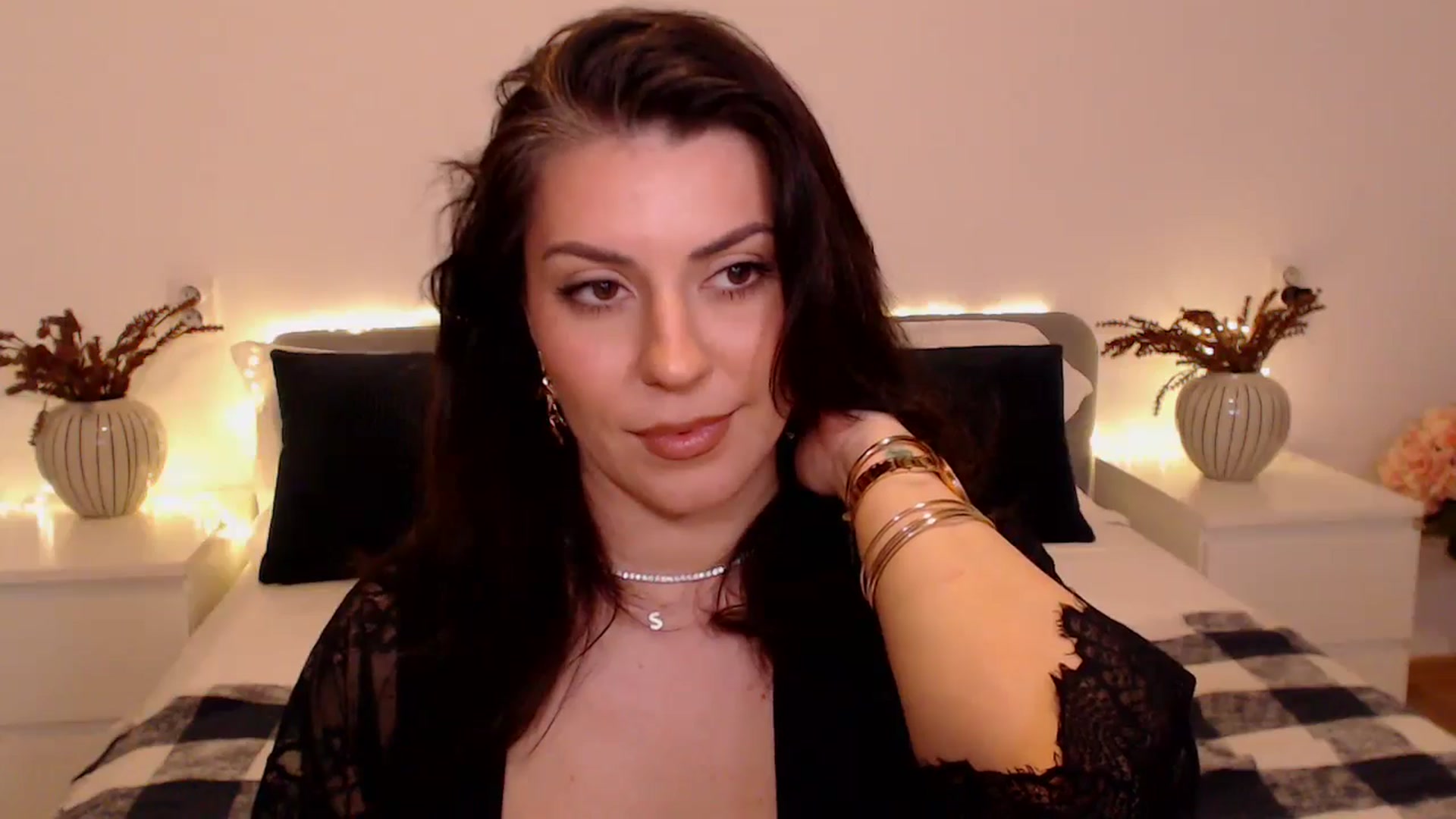 Gallery image thumbnail from BlueStocking's myfreecams stream on, 12/10/2024, 16:30 image 19 of 20