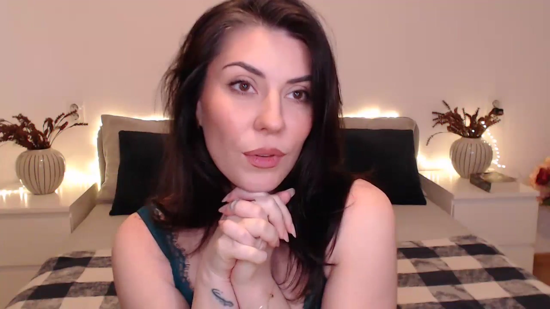 Gallery image thumbnail from BlueStocking's myfreecams stream on, 12/16/2024, 14:25 image 9 of 20